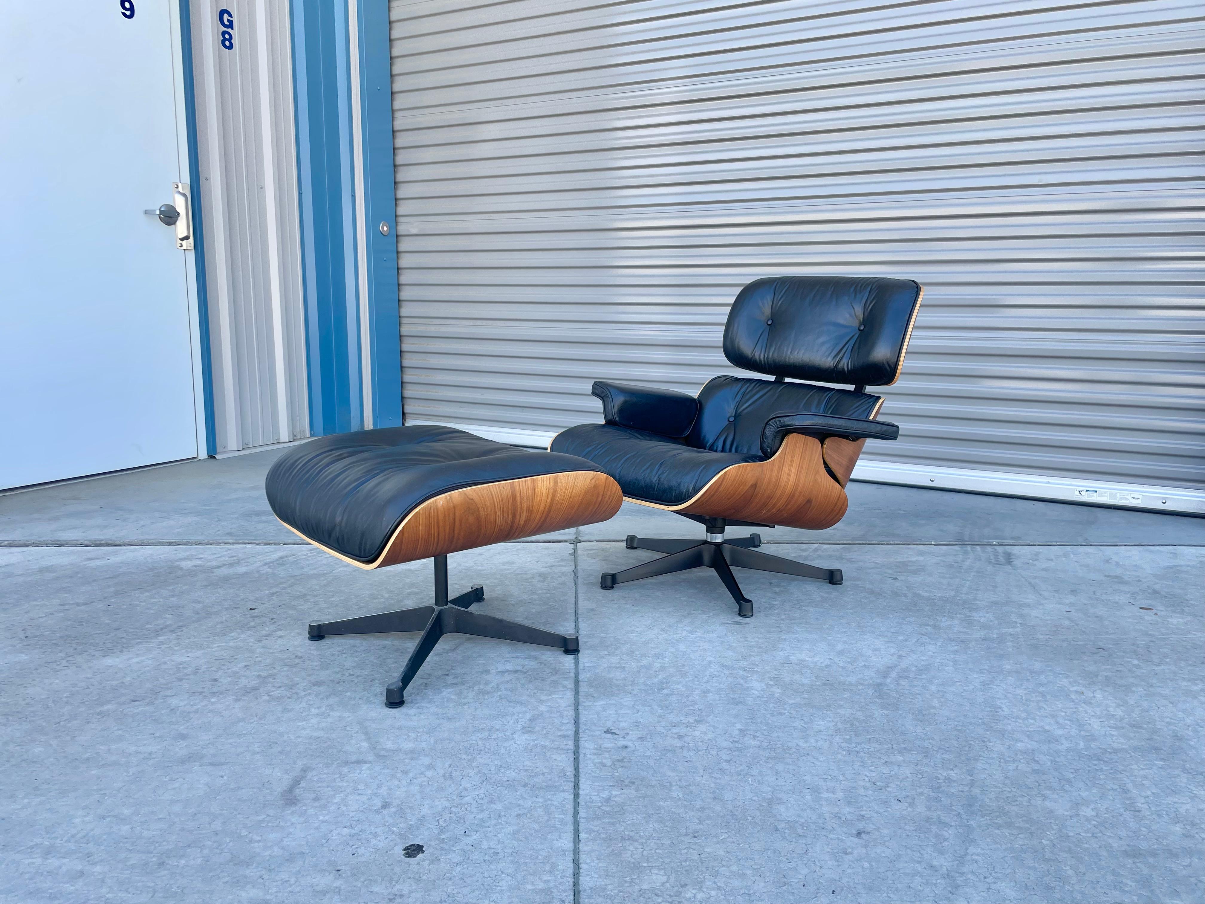 Mid-Century Modern 1960s Mid Century Walnut & Leather Lounge Chair by Eames for Vitra - Set of 2 en vente