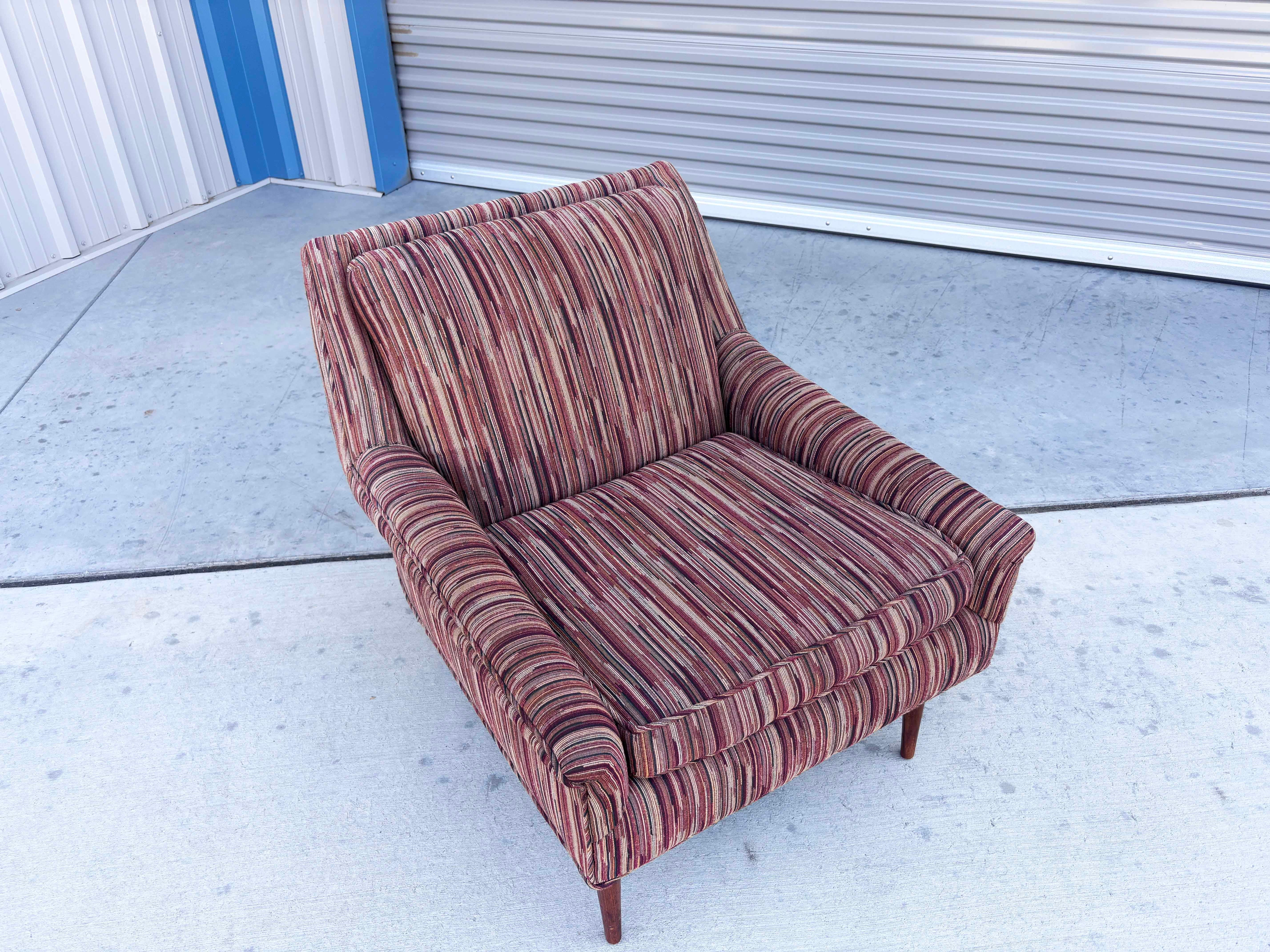 Sillas de salón de nogal de mediados de siglo de 1960 en venta 4