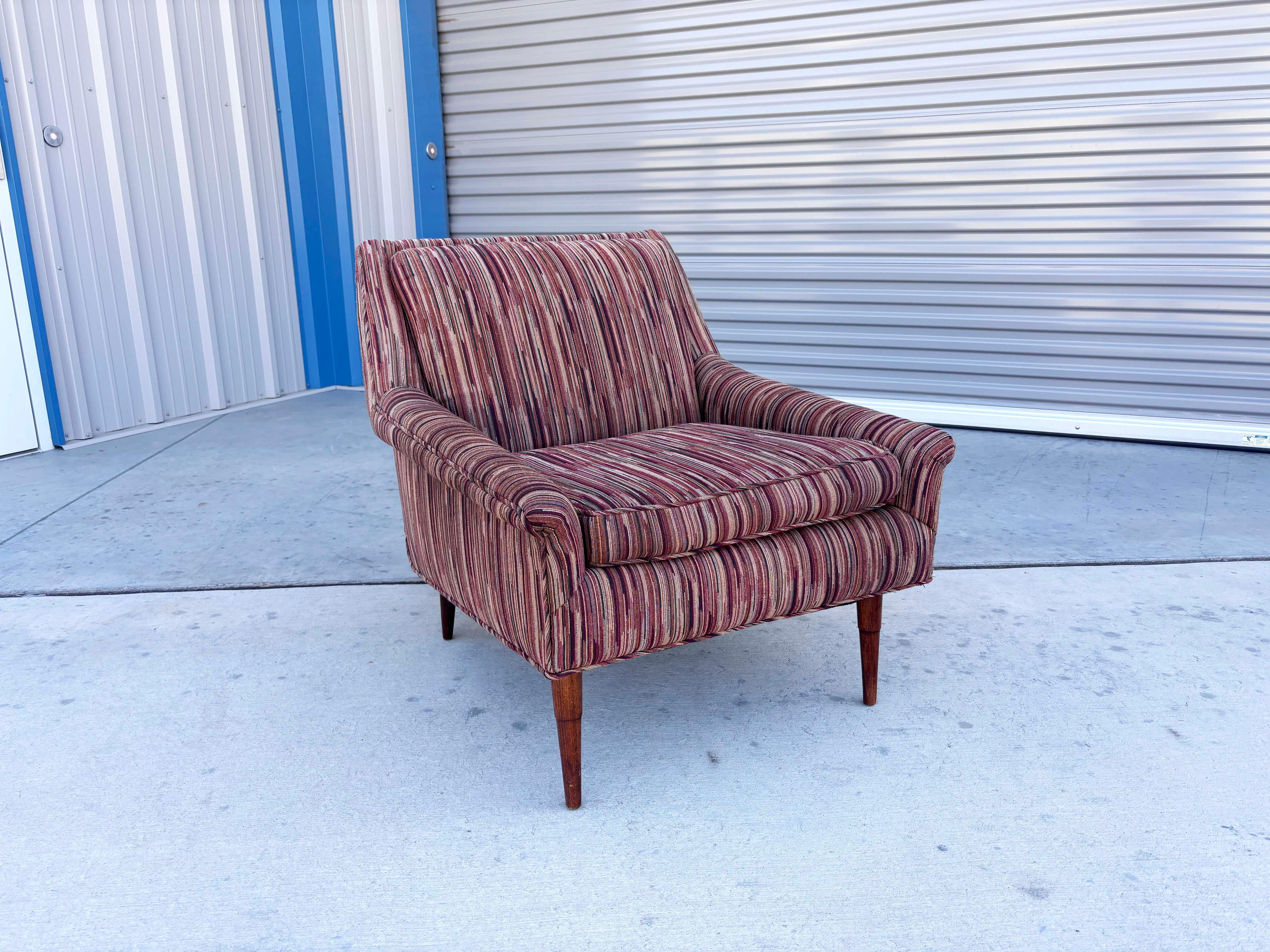 Sillas de salón de nogal de mediados de siglo de 1960 en venta 1