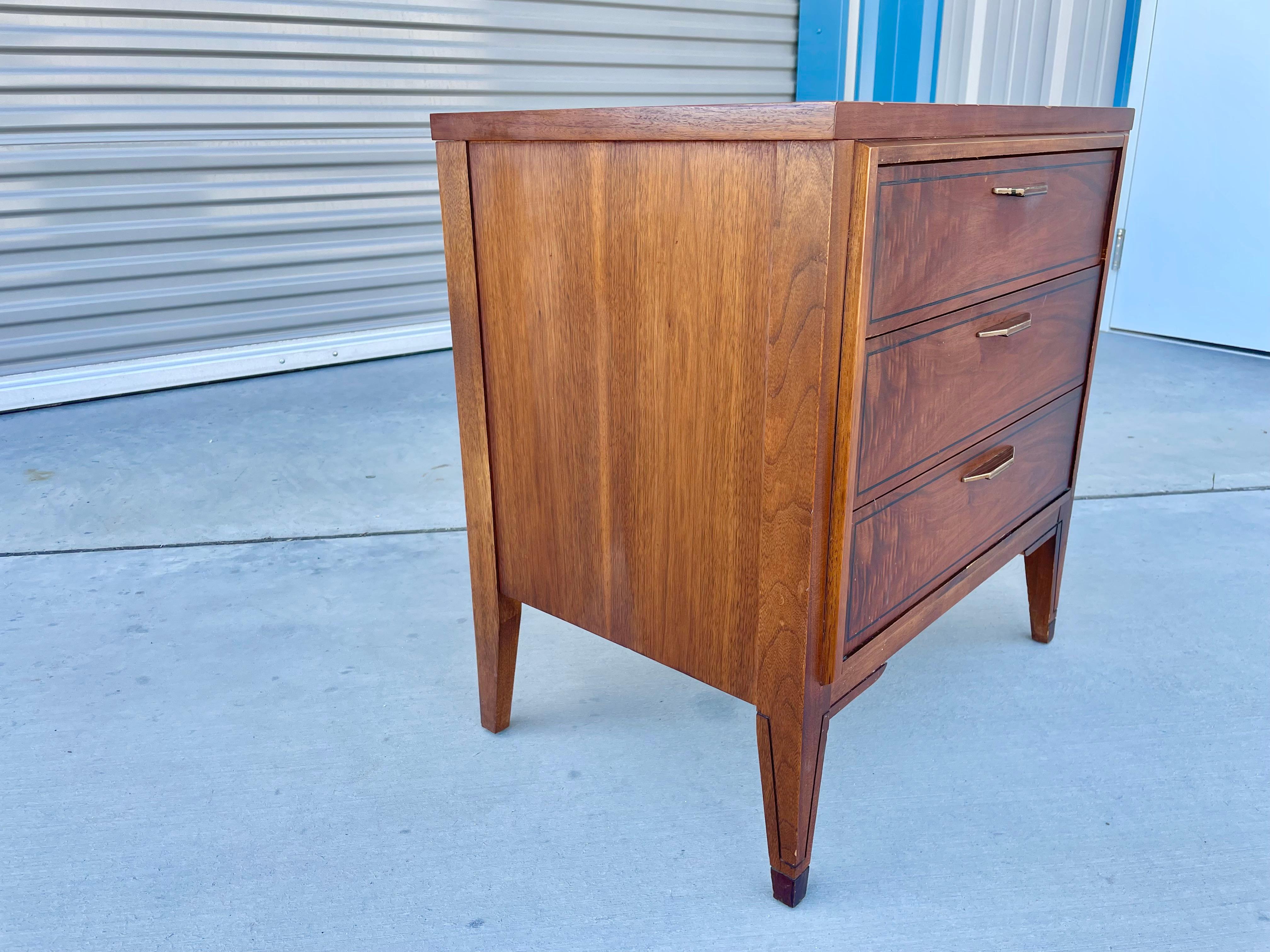 1960s Mid Century Walnut Nightstand by Kent Coffey In Good Condition For Sale In North Hollywood, CA