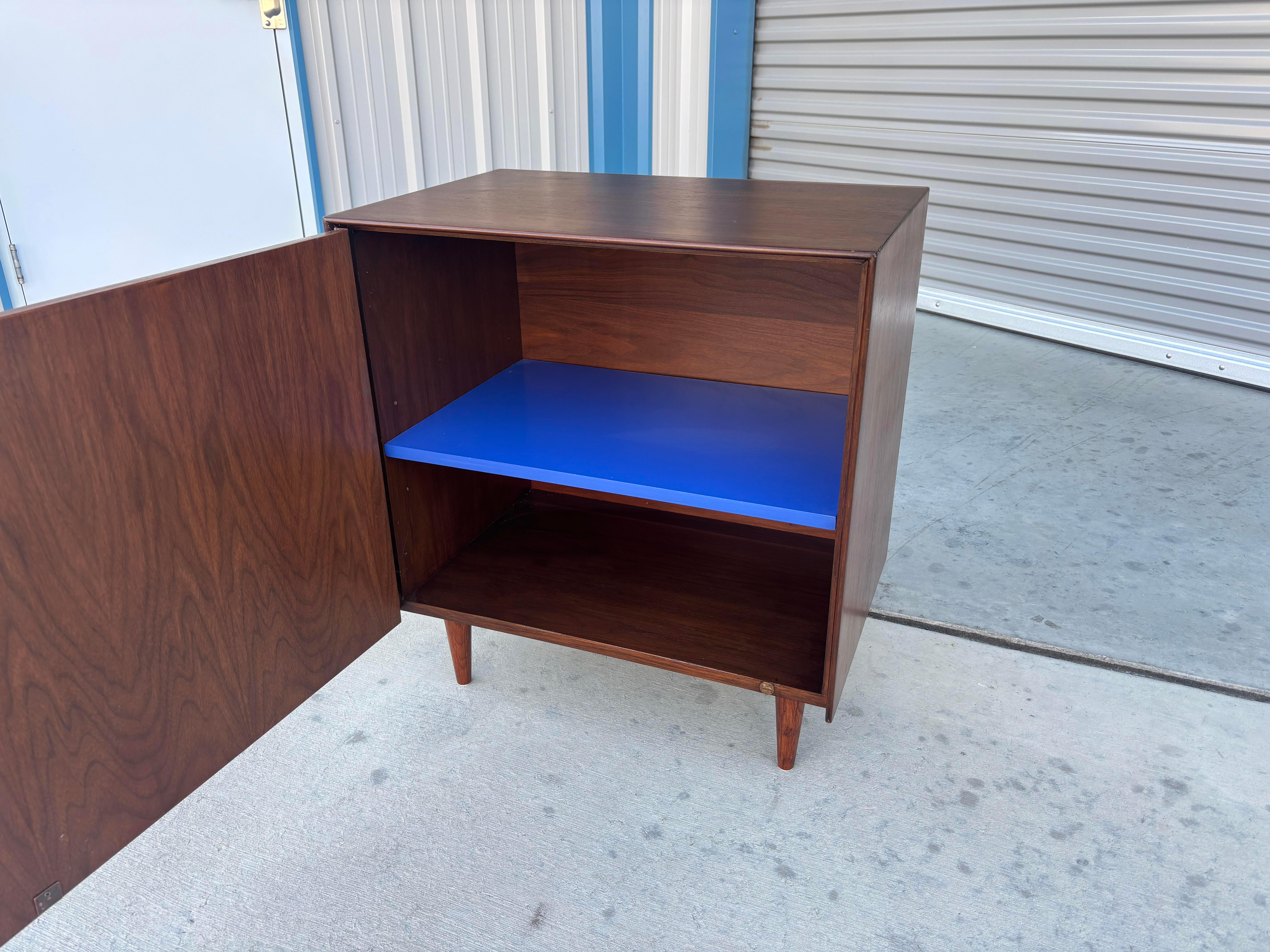 Mesillas de noche de nogal de mediados de la década de 1960 de John Kapel para Glenn of California en venta 5