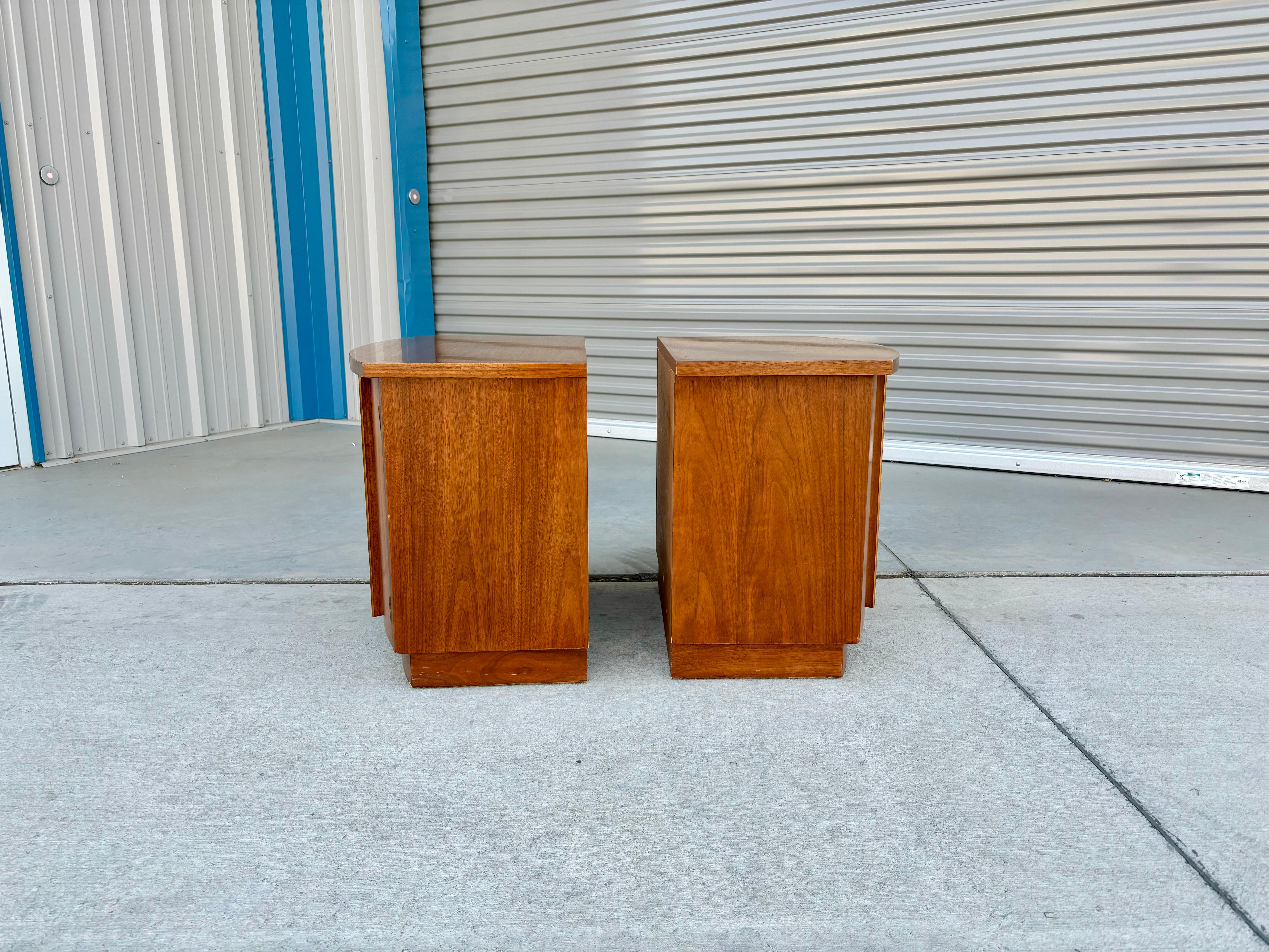 1960s Mid Century Walnut Nightstands by Thomasville - a Pair In Good Condition In North Hollywood, CA