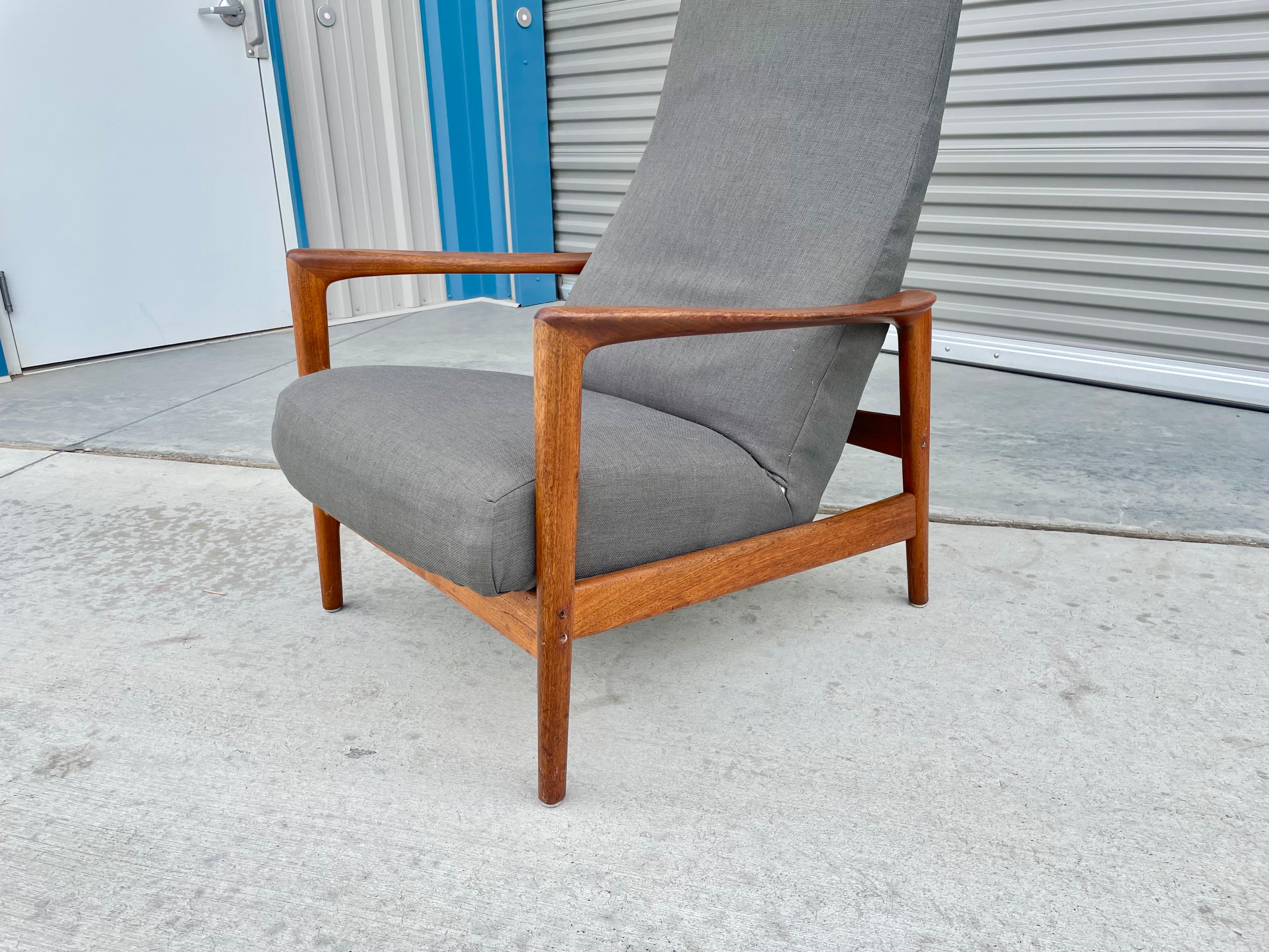 Mid-Century Modern 1960s Mid Century Walnut Recliner by Folke Ohlsson for Dux For Sale