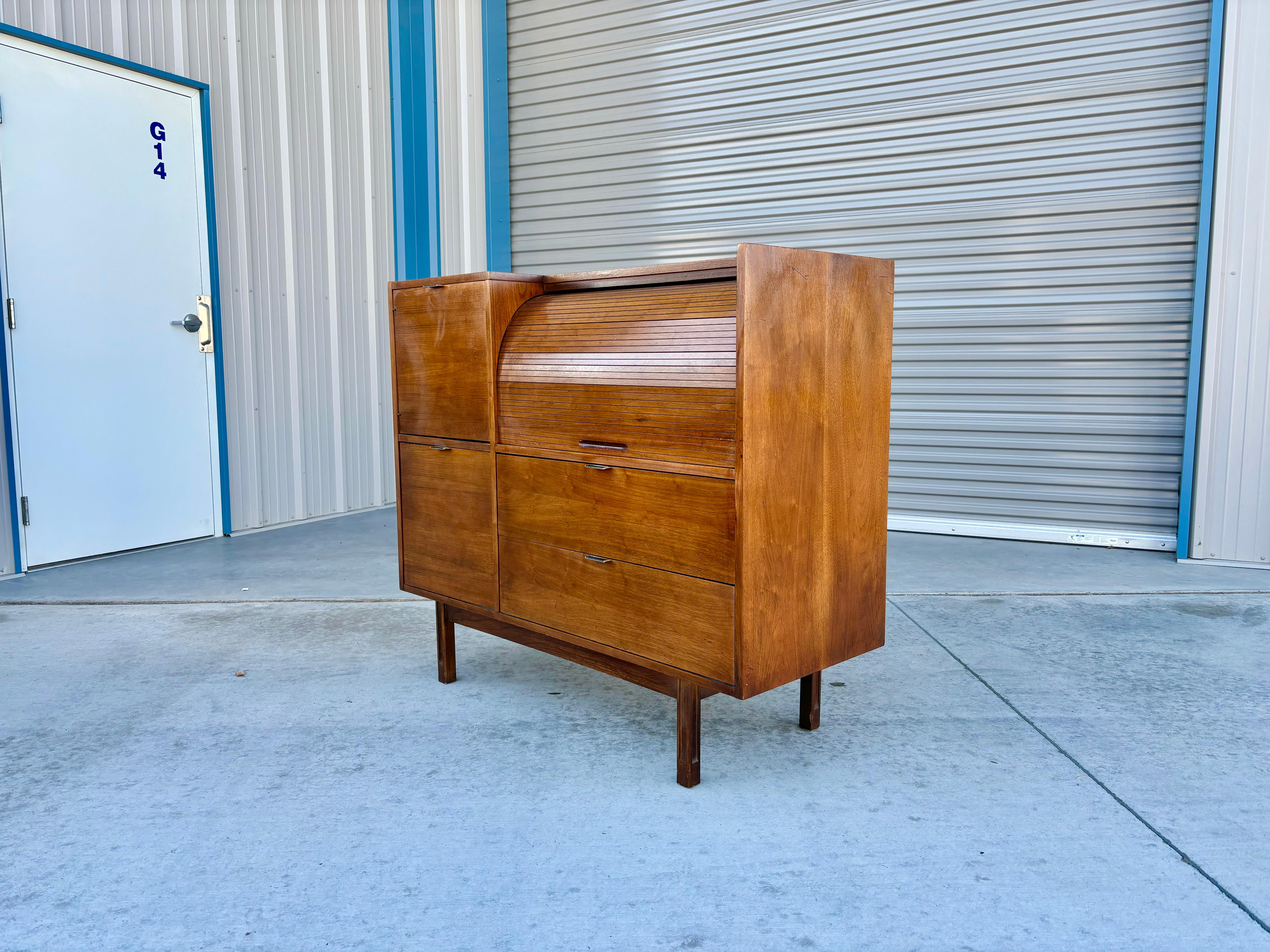 1960s Mid Century Walnut Roll-Top Secretary Desk by Hooker In Good Condition For Sale In North Hollywood, CA