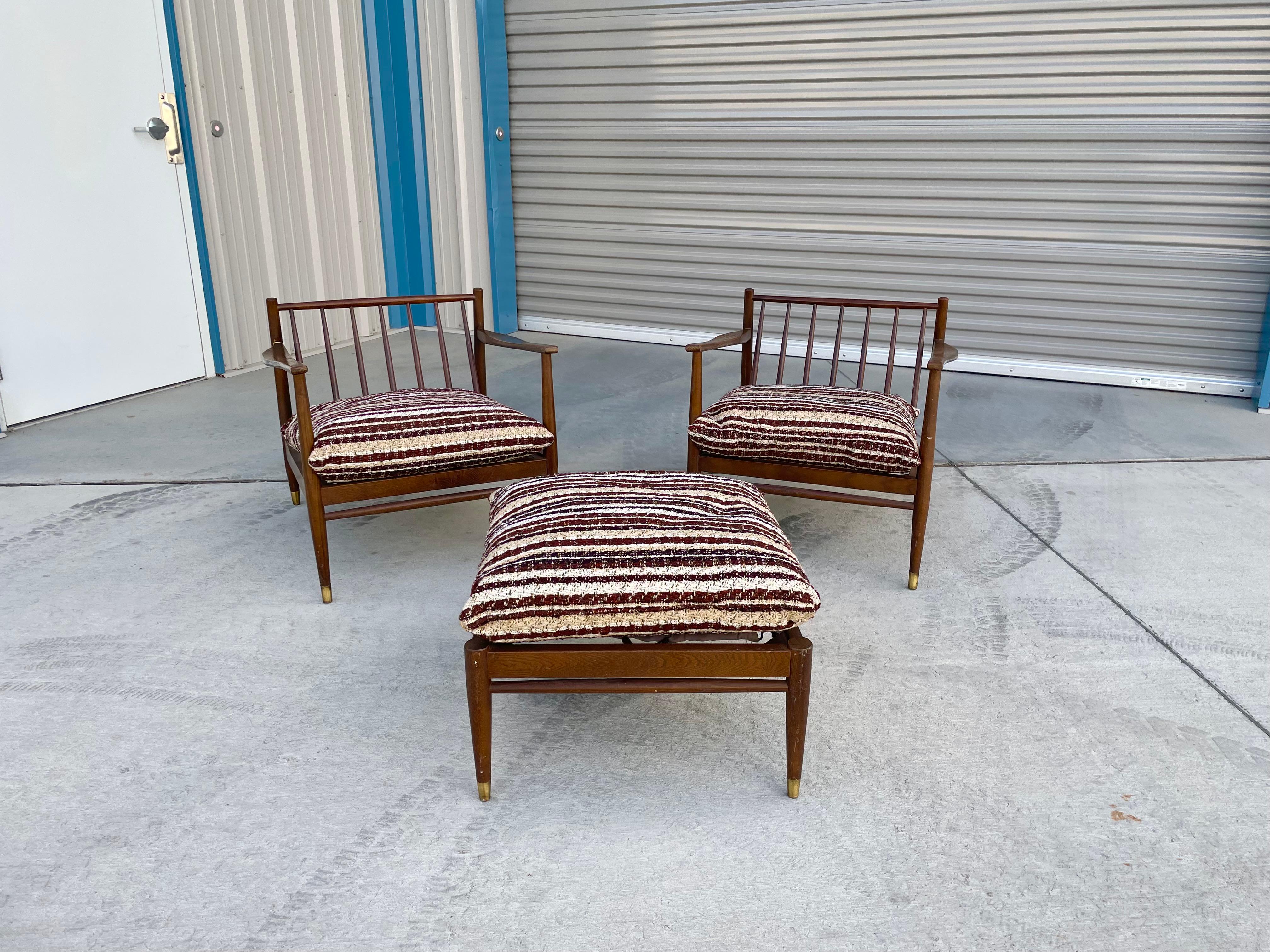Mid-Century Modern 1960s Mid Century Walnut Slipper Lounge Chairs - Set of 3 en vente