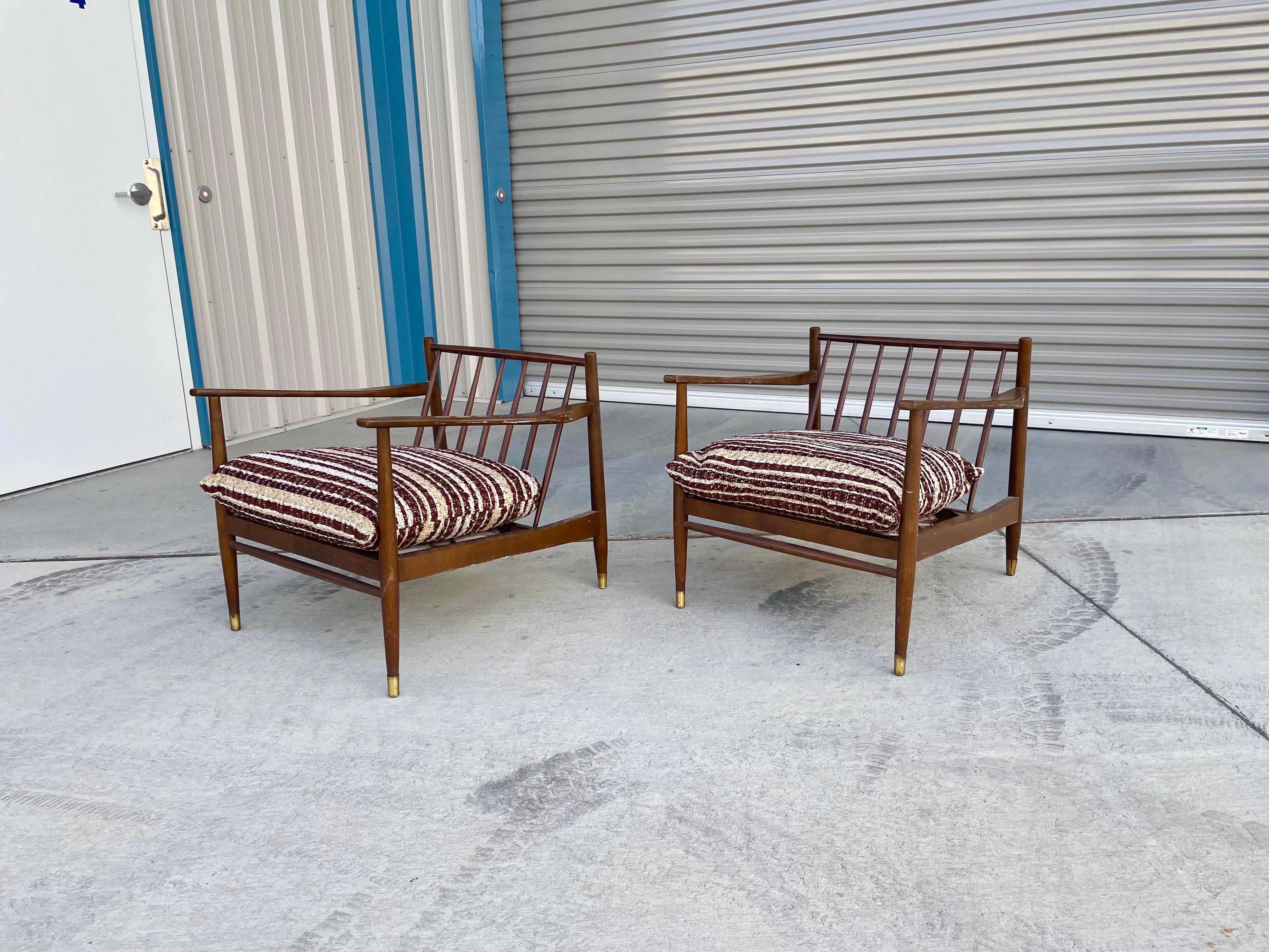 Milieu du XXe siècle 1960s Mid Century Walnut Slipper Lounge Chairs - Set of 3 en vente