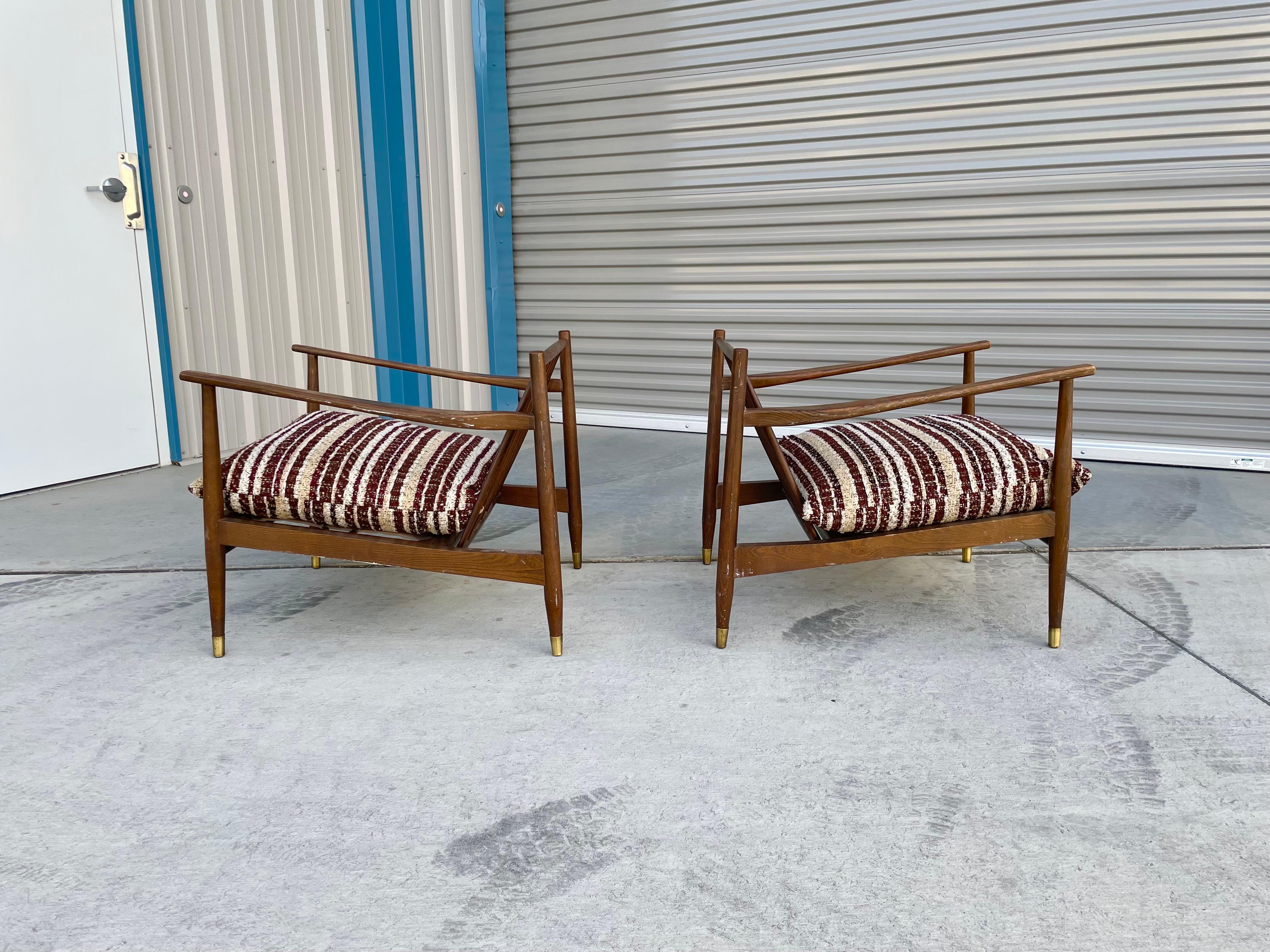 Tissu 1960s Mid Century Walnut Slipper Lounge Chairs - Set of 3 en vente