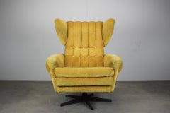 Chaise longue pivotante à dossier Wingback de Tchécoslovaquie des années 1960