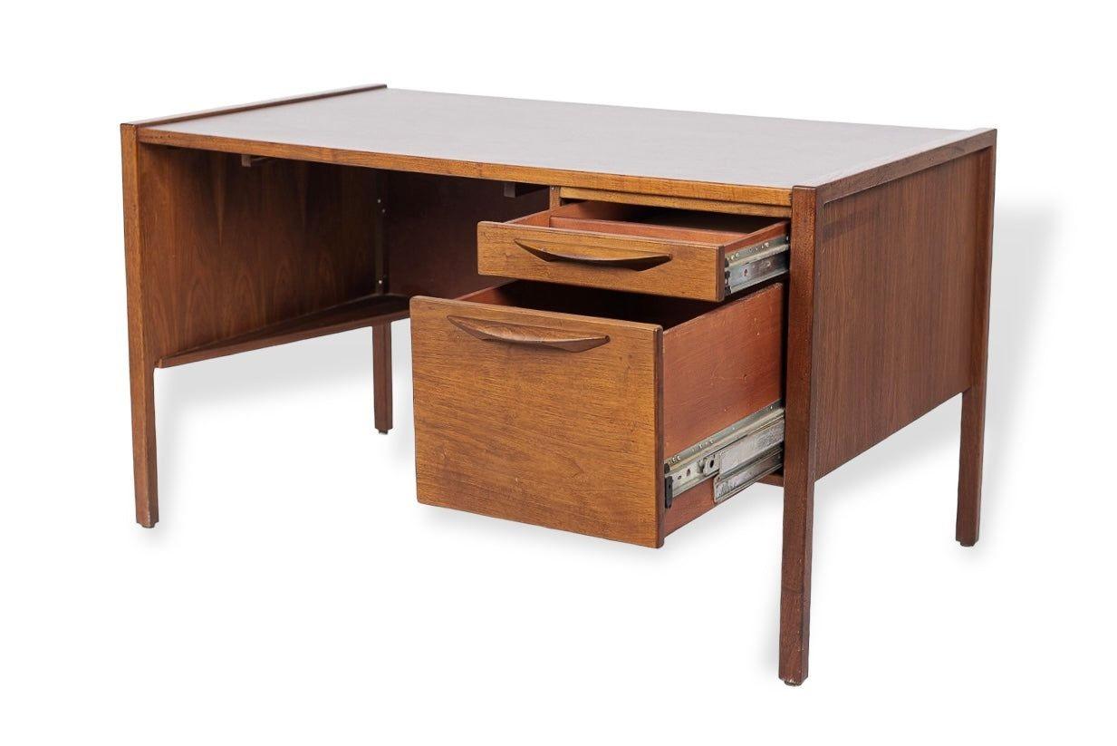 XX secolo Scrivania in Wood e laminato del 1960 di Jens Risom in vendita