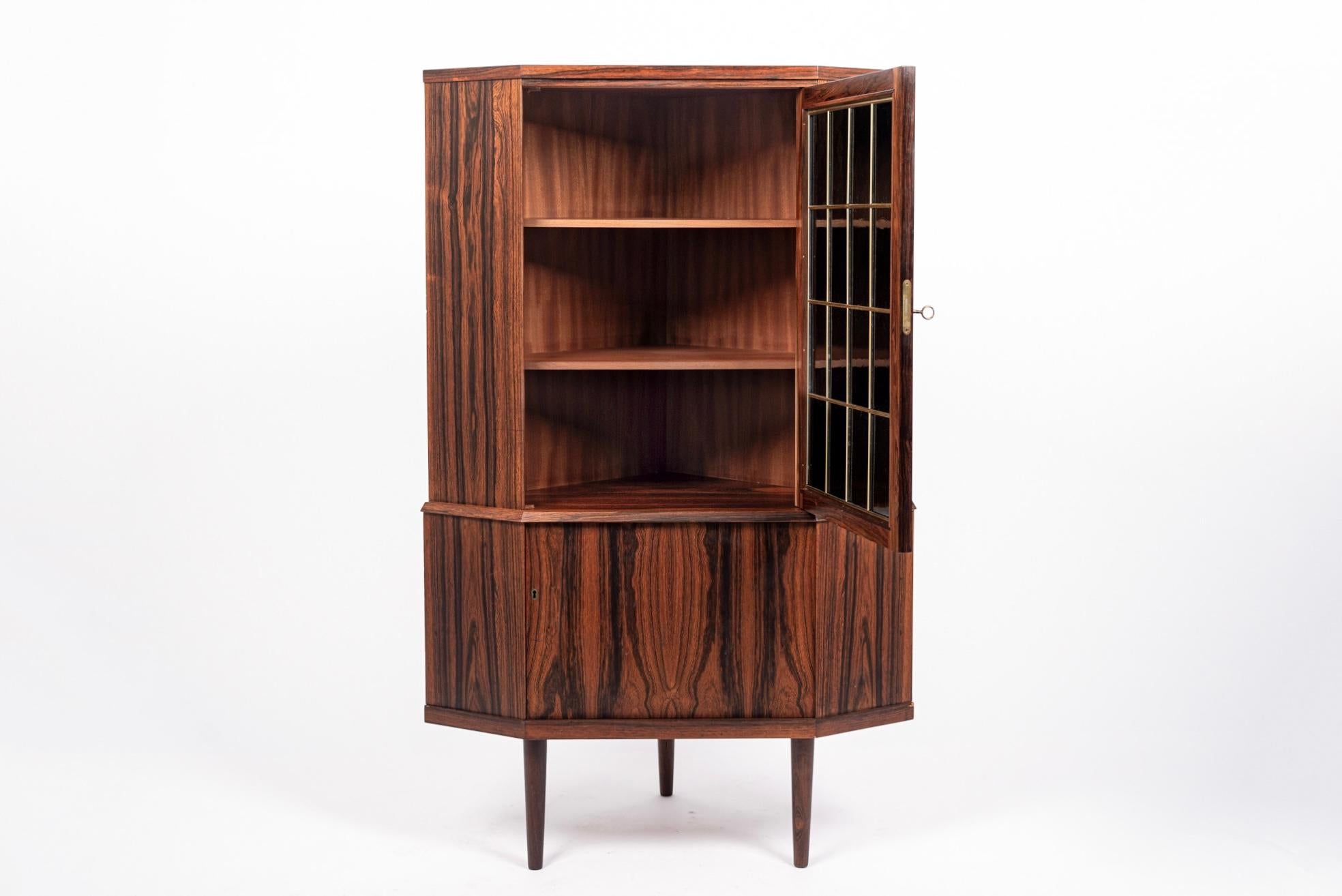 Verre 1960s Midcentury Danish Rosewood Corner Bar Cabinet en vente