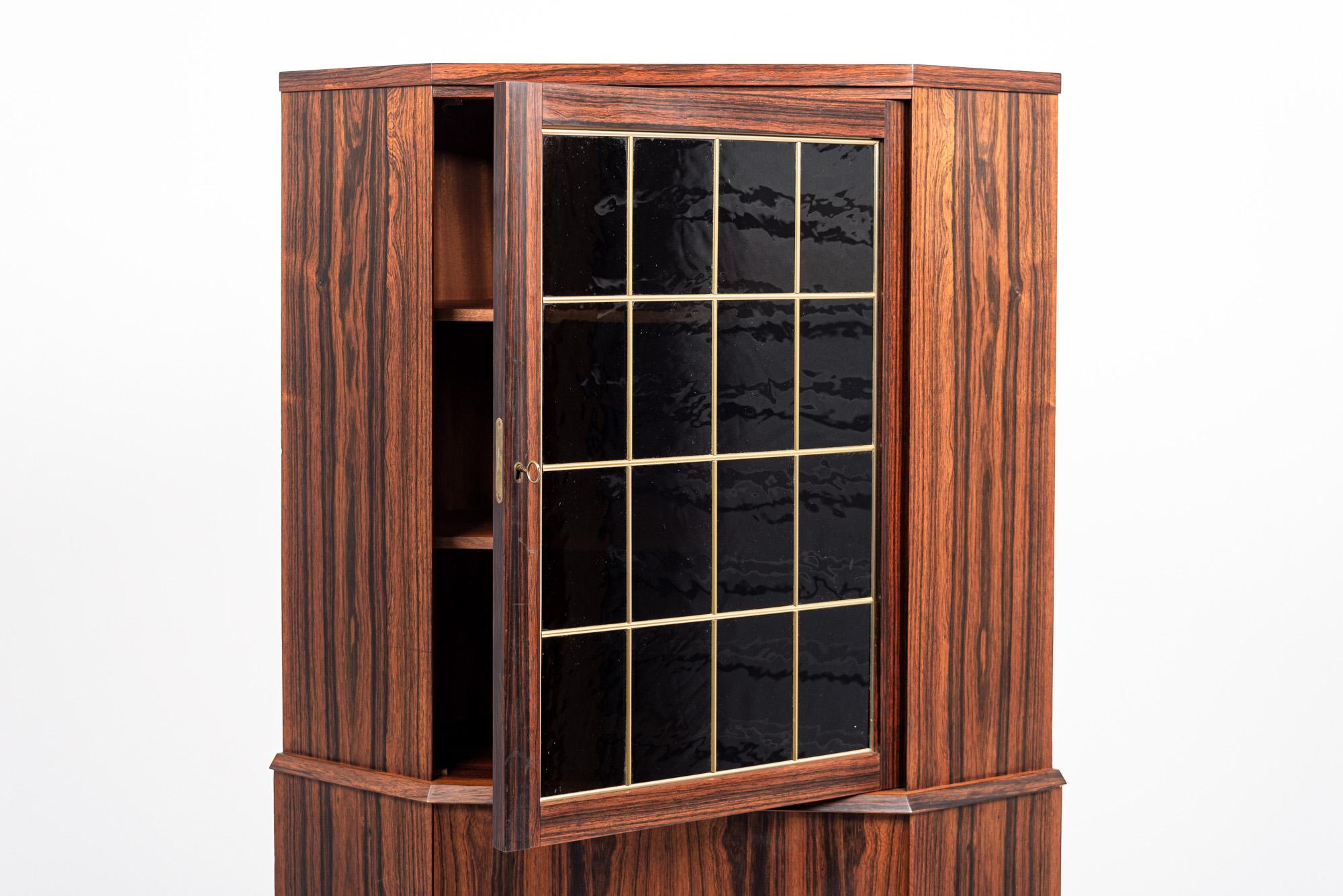 1960s Midcentury Danish Rosewood Corner Bar Cabinet For Sale 3