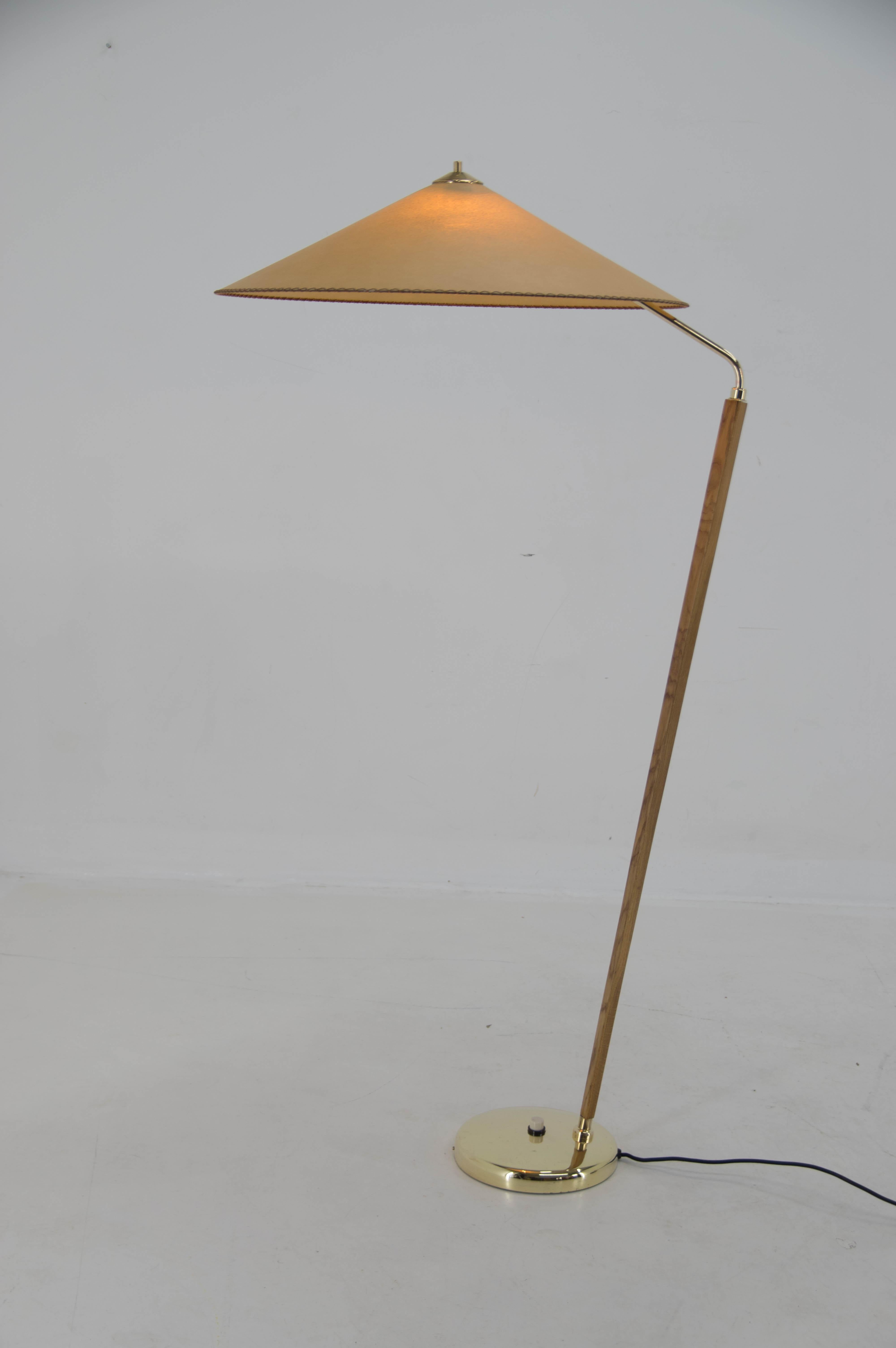 Iconic Zukov floor lamp made in Czechoslovakia in 1960s.
Completely restored, polished, new parchment shade, rewired:
2x40W, E25-E27 bulb
US plug adapter included.