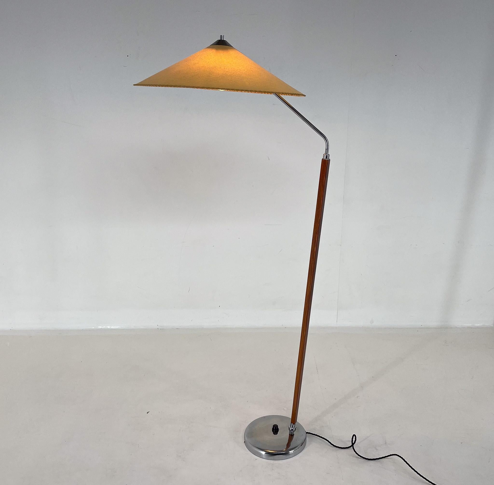 Iconic Zukov floor lamp made in former Czechoslovakia in the 1960s.
Completely restored, polished, new hand made parchment shade, rewired:
2x40W, E25-E27 bulbs.
US plug adapter included.