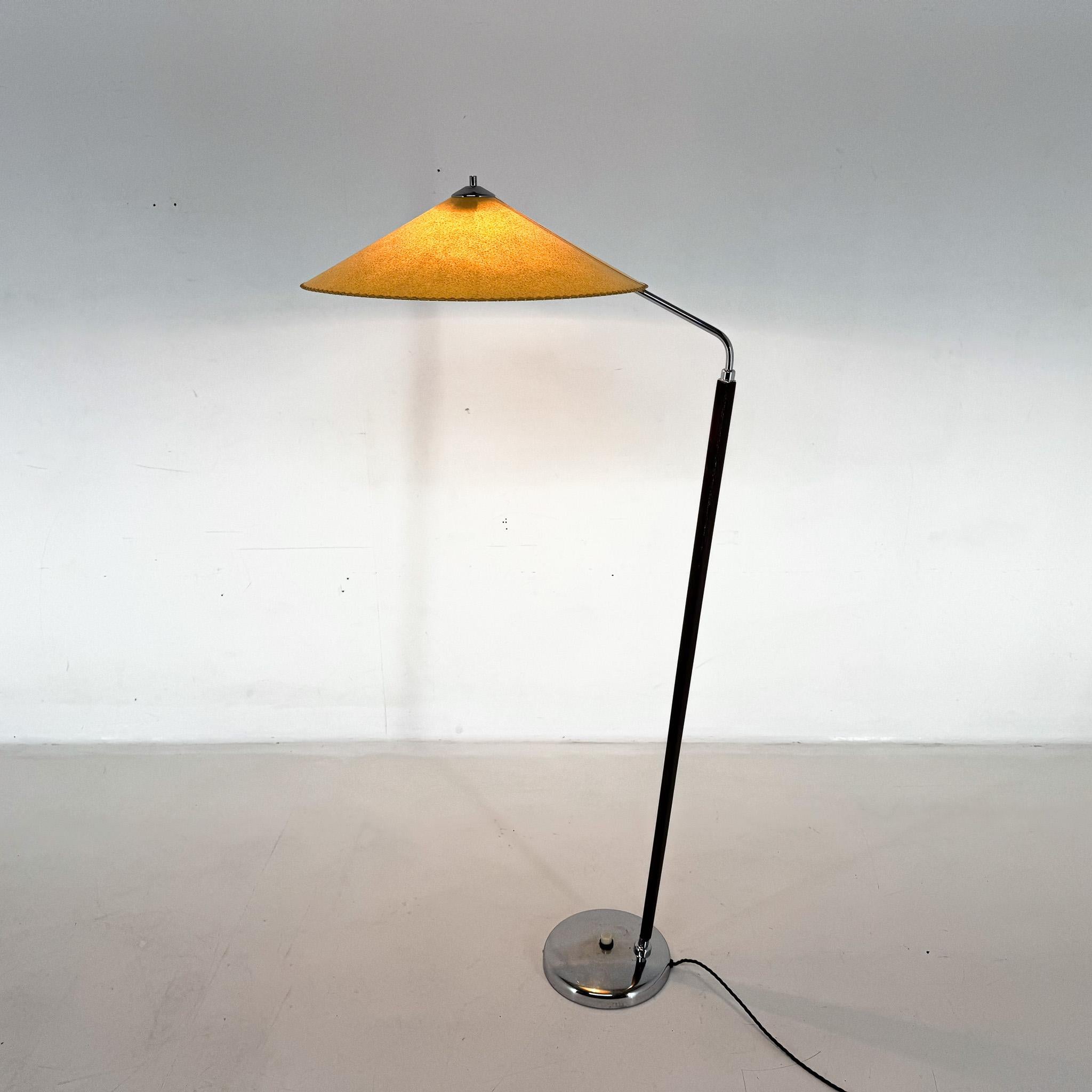 Iconic Zukov floor lamp made in former Czechoslovakia in the 1960s.
Completely restored, polished, new parchment shade, rewired:
2x40W, E26-E27 bulbs.
US plug adapter included.