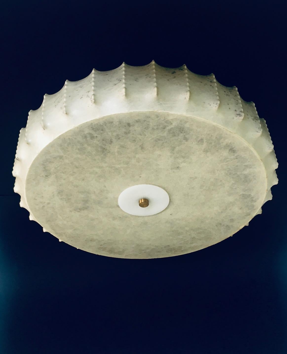 Lampada da soffitto o da parete COCOON di Goldkant Leuchten, vintage, dal design moderno del Medioevo. Prodotto in Germania, anni '60. Nello stile del designer Achille Castiglioni. Modello di grandi dimensioni in ottime condizioni. Ha 4 attacchi per
