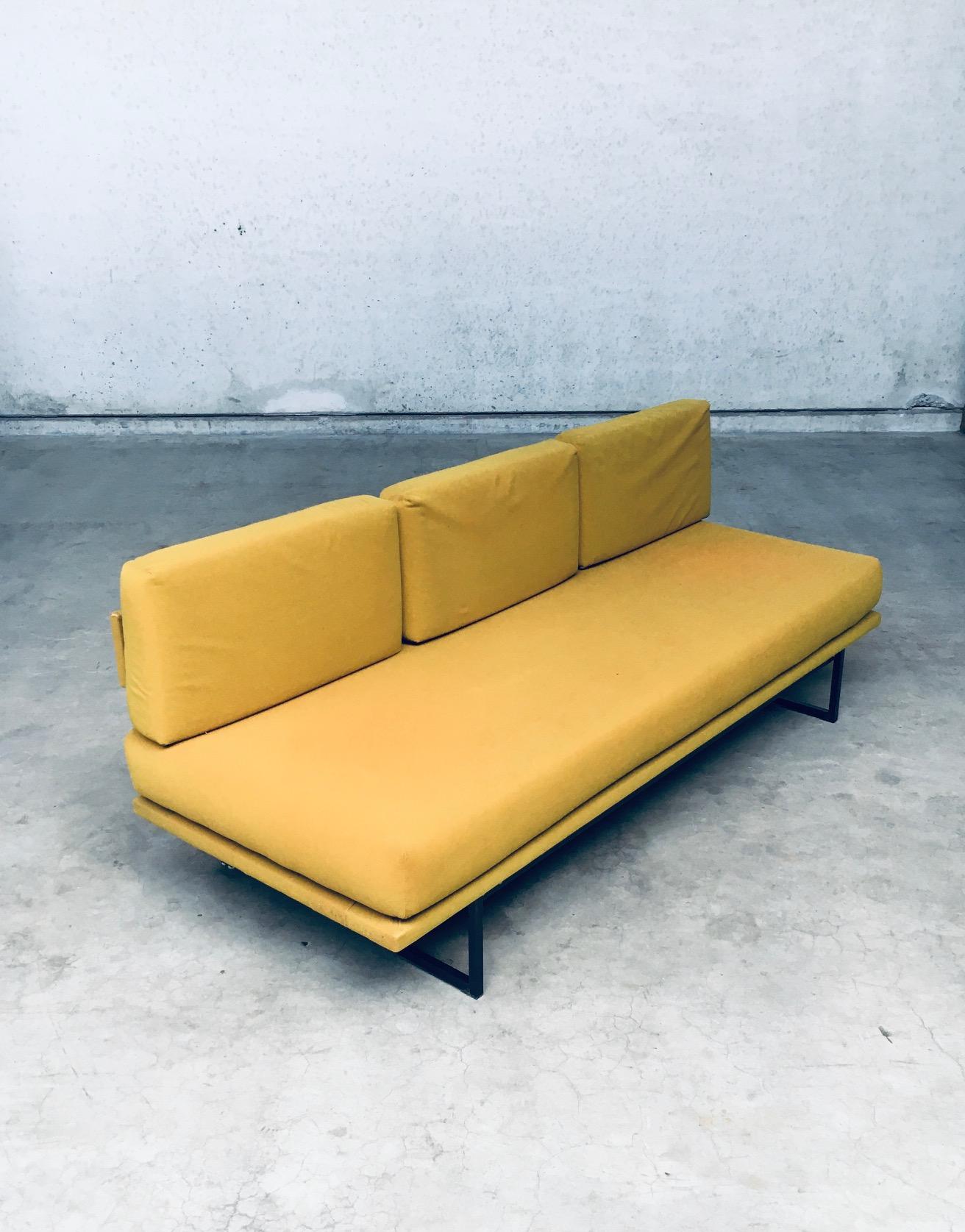 1960's Midcentury Modern Dutch Design 3 Seat Sofa Bench In Good Condition For Sale In Oud-Turnhout, VAN