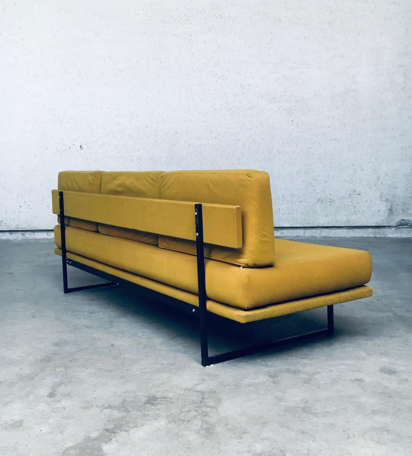 Métal 1960's Midcentury Modern Dutch Design 3 Seat Sofa Bench en vente