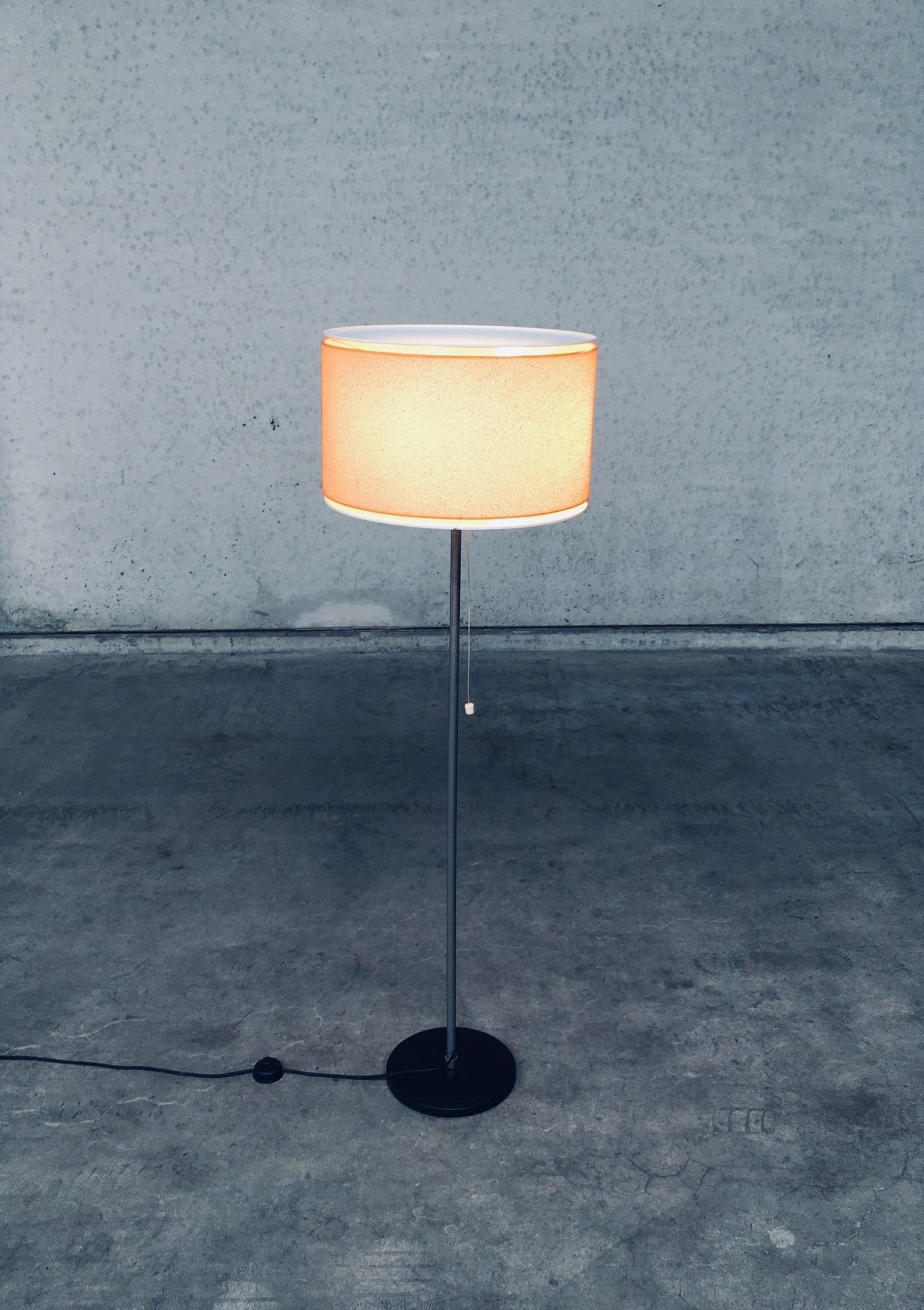 Lampada da terra di design olandese del Midcentury Modern del 1960 In condizioni buone in vendita a Oud-Turnhout, VAN
