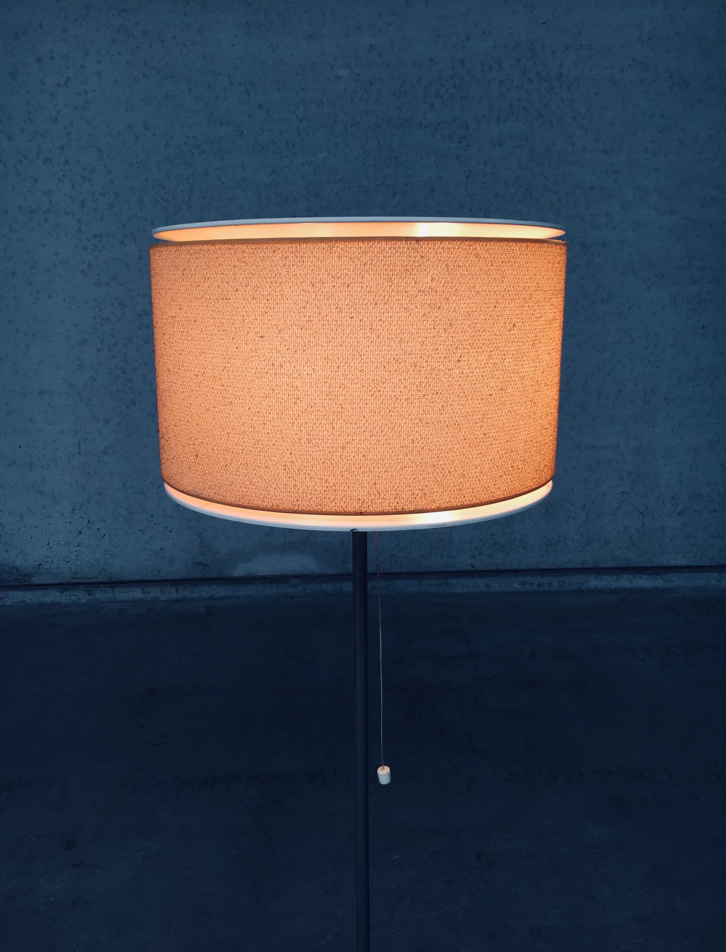 Metà XX secolo Lampada da terra di design olandese del Midcentury Modern del 1960 in vendita