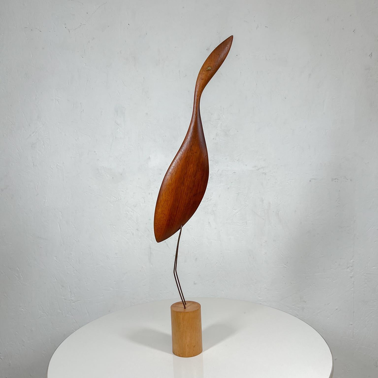 1960s Modern wood bird egret sculpture signed K & P.
Artist stamped.
Measures: 25.25 tall x 4 deep x 2.5 diameter base.
Preowned vintage condition unrestored.
See images provided.





