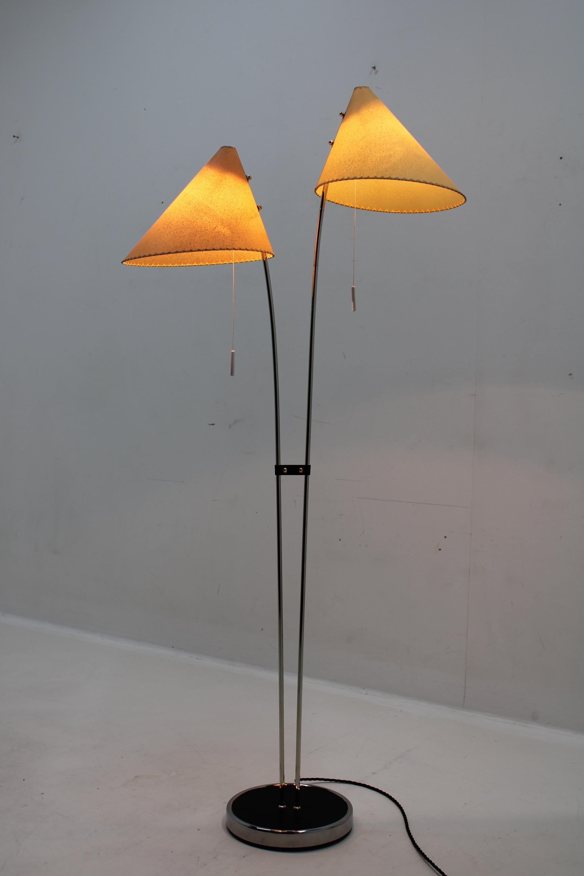  - very good restored condition
 - Rewired
 - New handmade lampshades
 - 2 x E26 or E27 bulb
 - US wiring compatible