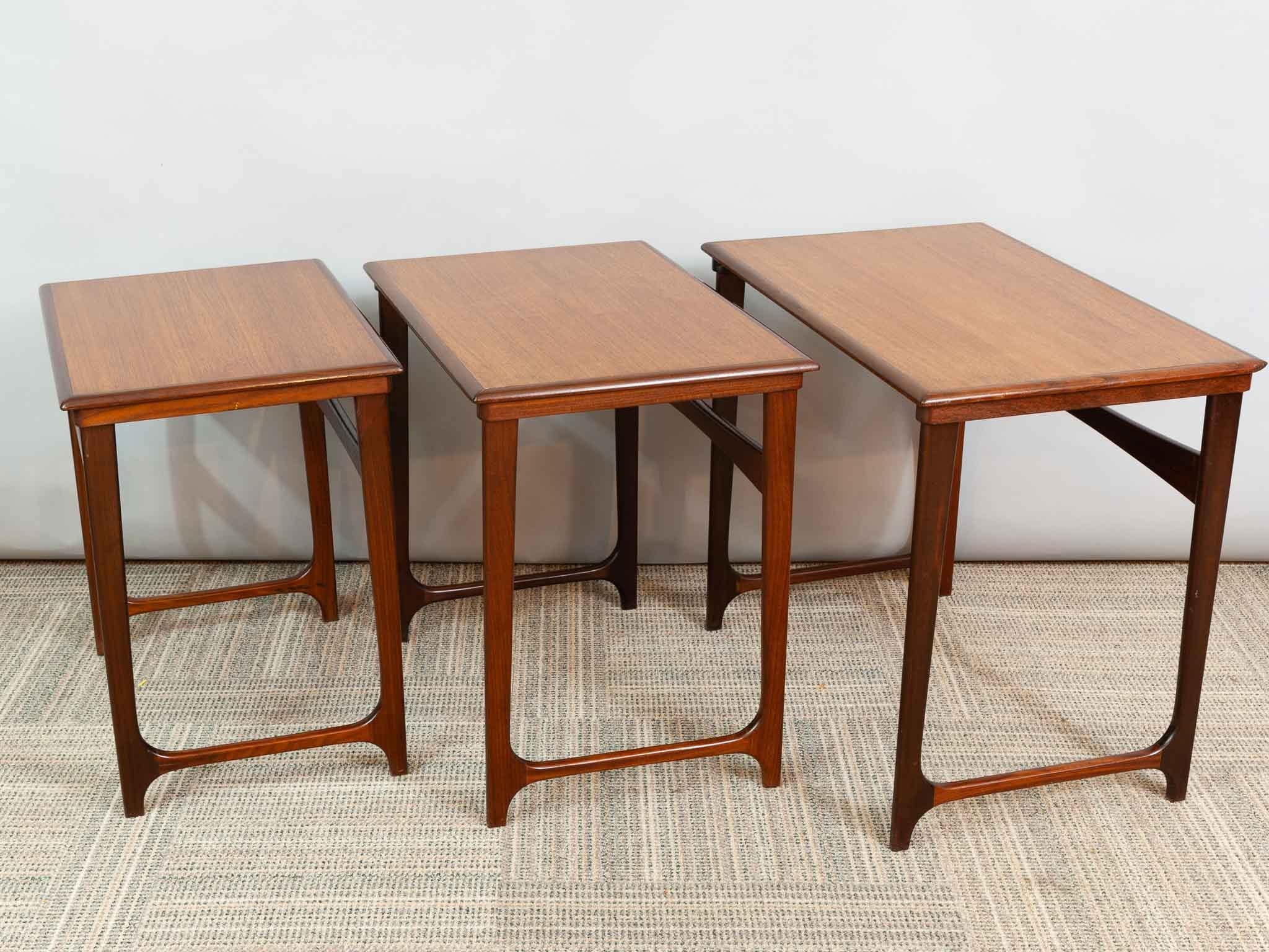 1960s Midcentury Scandinavian Danish B.C. Mobler Teak Set of 3 Nesting Tables 4