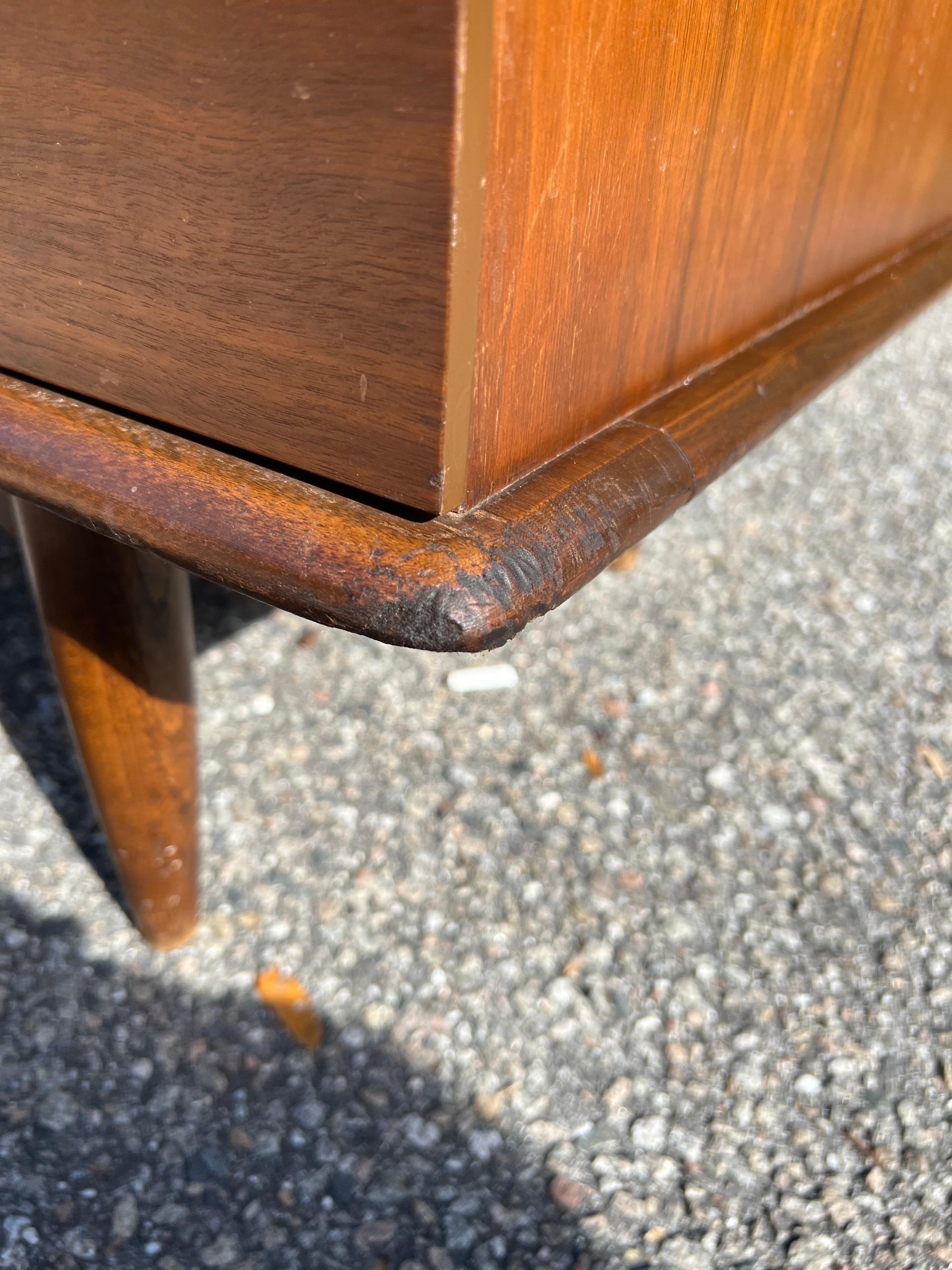 1960s Midcentury Tall High Boy Dresser United Furniture For Sale 3