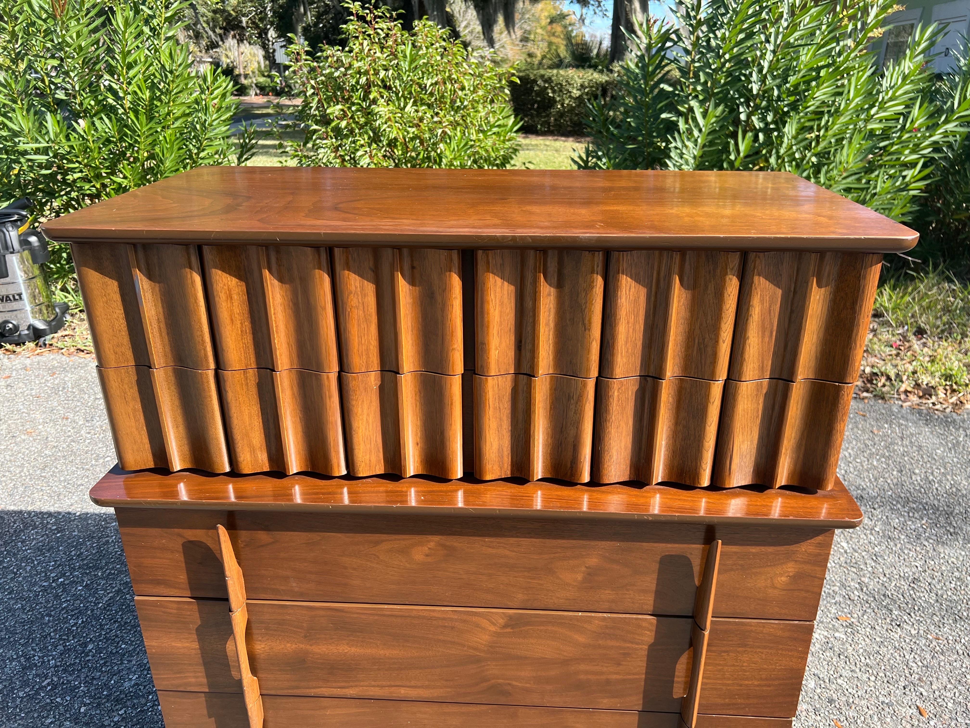 1960s Midcentury Tall High Boy Dresser United Furniture In Good Condition For Sale In Charleston, SC