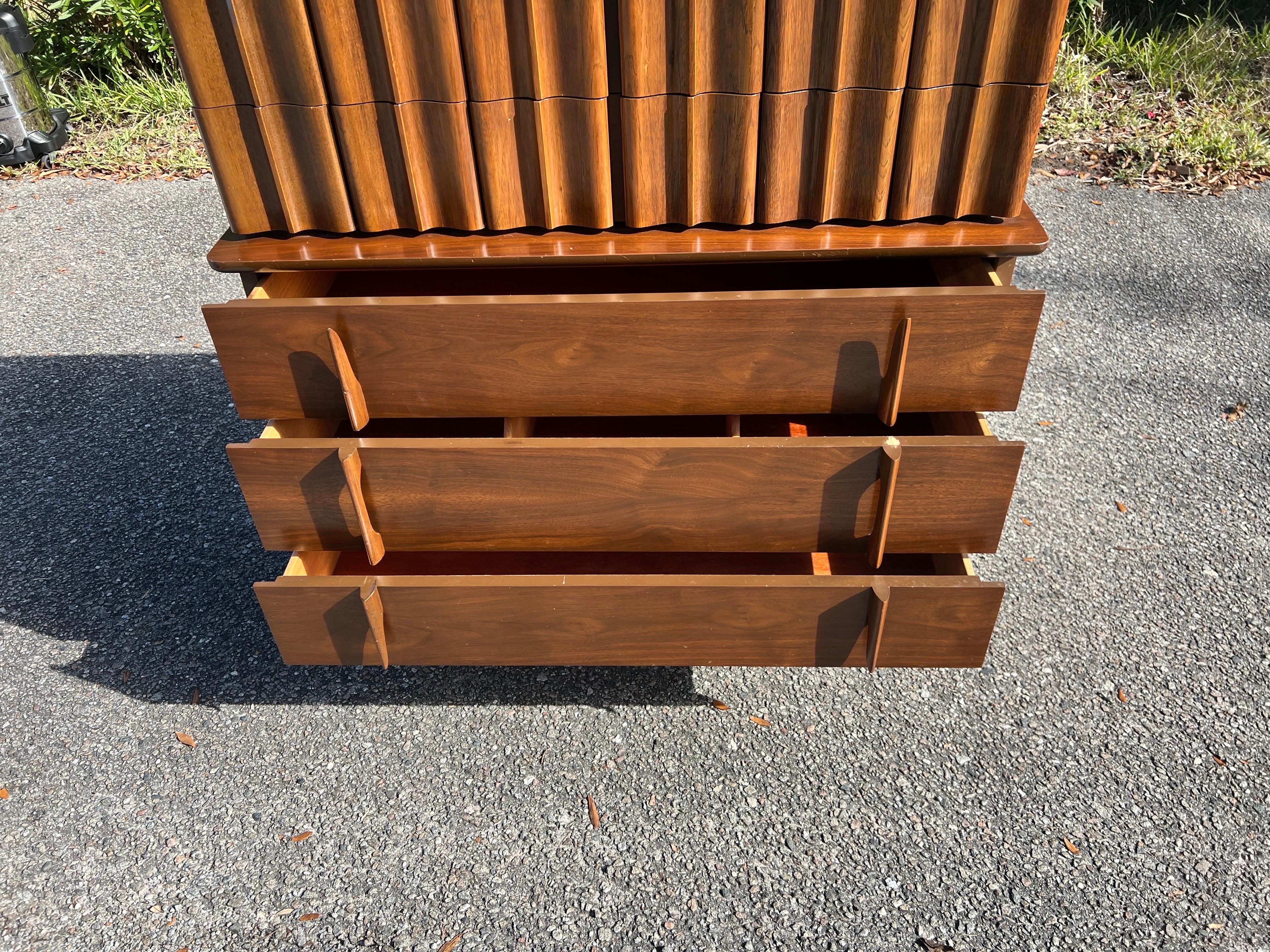 1960s Midcentury Tall High Boy Dresser United Furniture For Sale 2