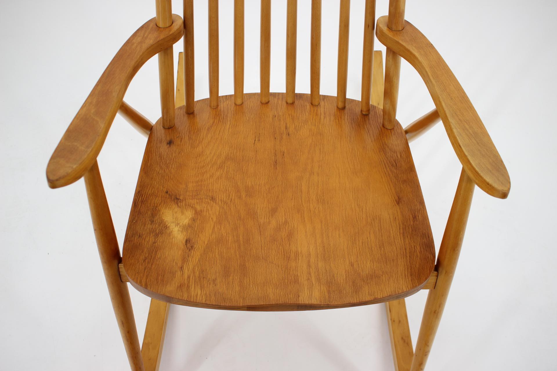1960s Midcentury Wooden Rocking Chair, Czechoslovakia For Sale 2