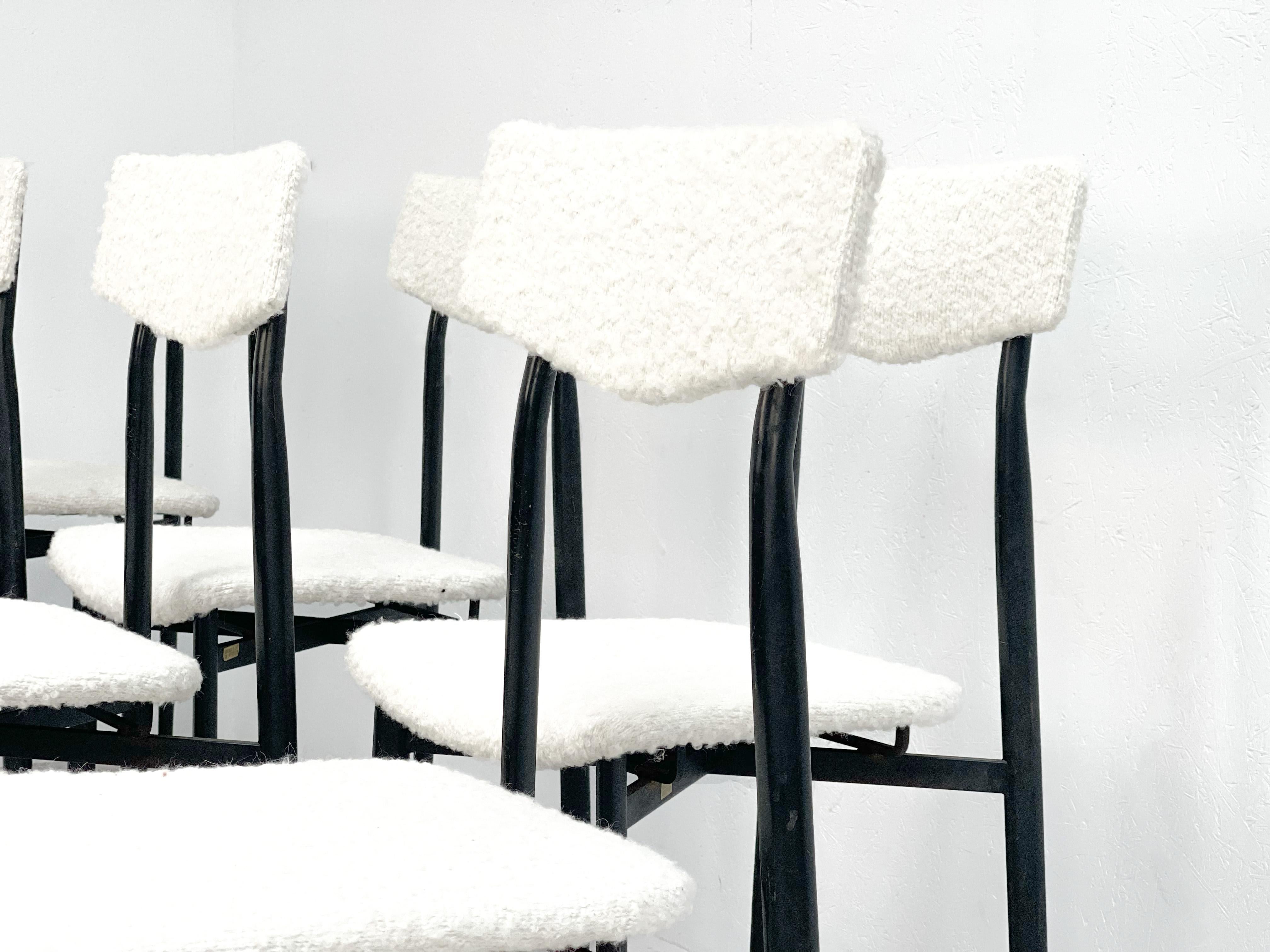 Very nice set of 6 Italian chairs. The chairs are from the 60's. They are a perfect example of the Italian elegant design from these years. They have been reupholstered with a high quality white boucle. This matches perfectly with black metal frame.