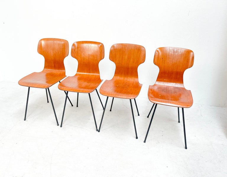Set of four Carlo Ratti chairs. These chairs were made in the 1960's in Italy. 

They were produced by Legni Curva. 

They feature a plywood shell with a black metal base. 

 

This is a perfect example of fine, simple and beautiful Italian