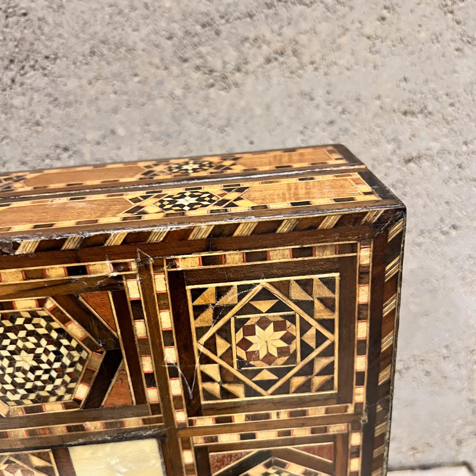 Scatola di scacchi del gioco del Backgammon mediorientale del 1960 in vendita 7