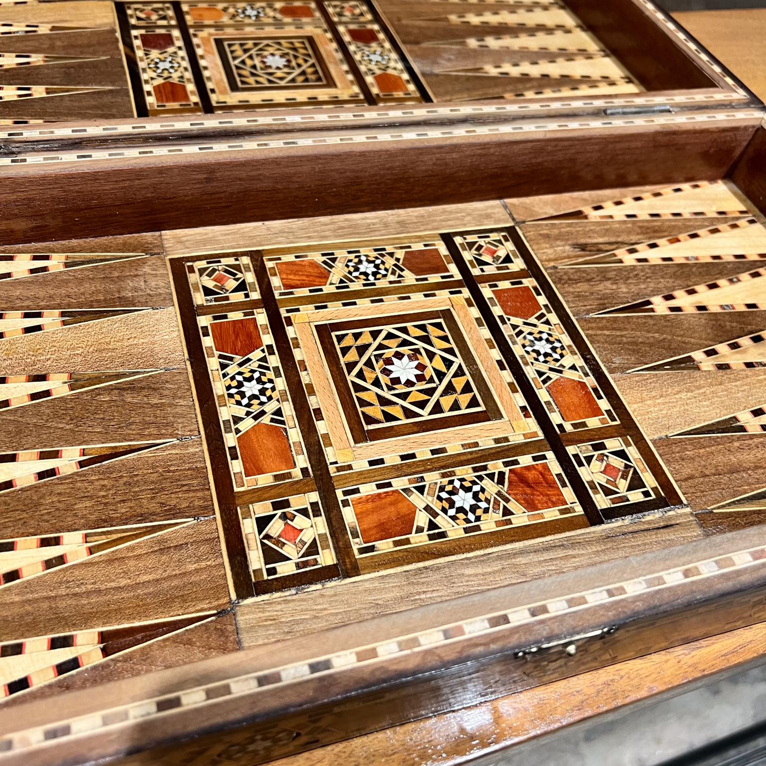 XX secolo Scatola di scacchi del gioco del Backgammon mediorientale del 1960 in vendita