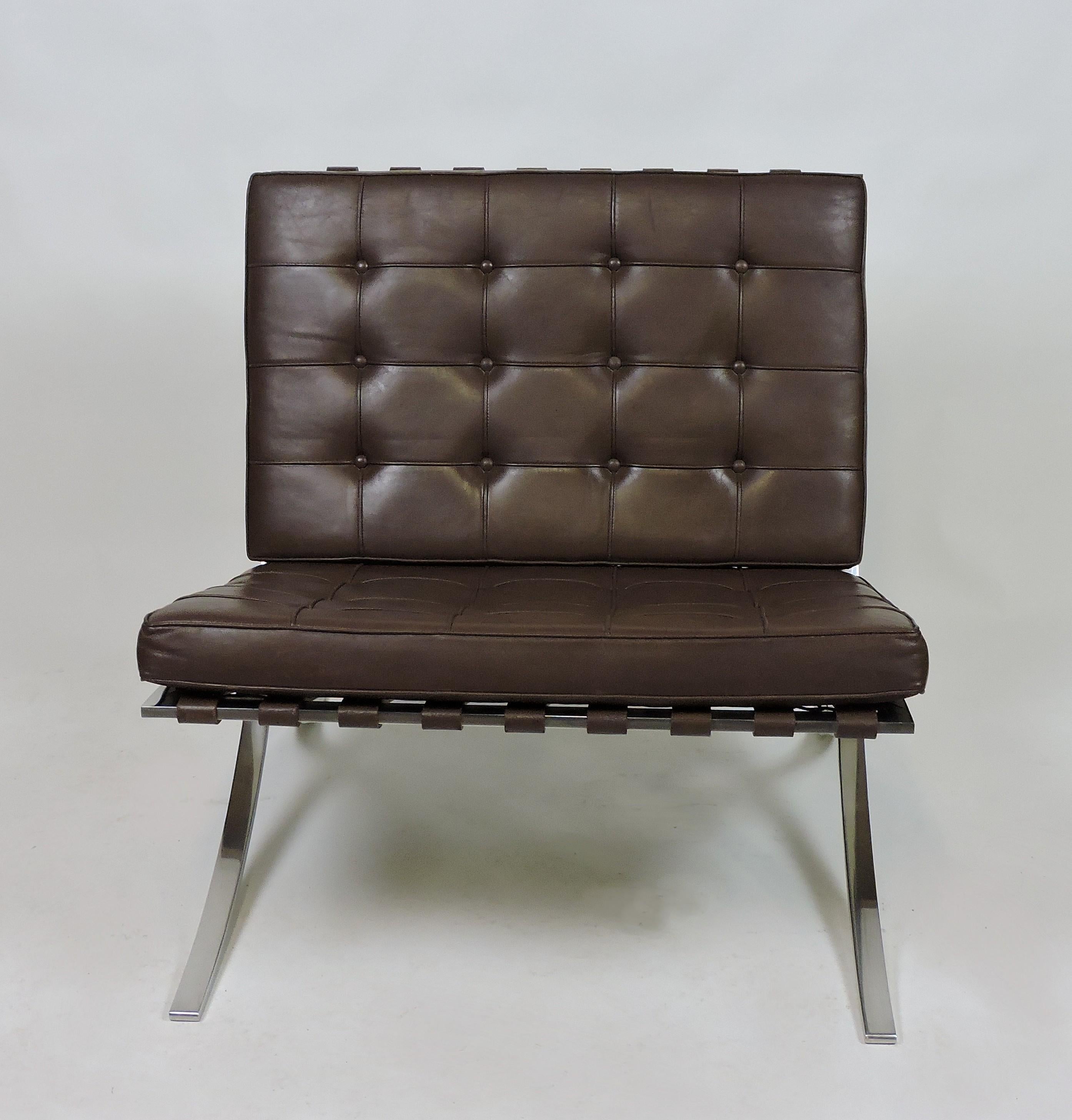 Classic and iconic Barcelona chair that was originally designed by Mies van der Rohe in 1929.
This elegant chair has a gracefully curved frame and is made of the more expensive polished stainless steel (not chrome-plated steel), with dark brown