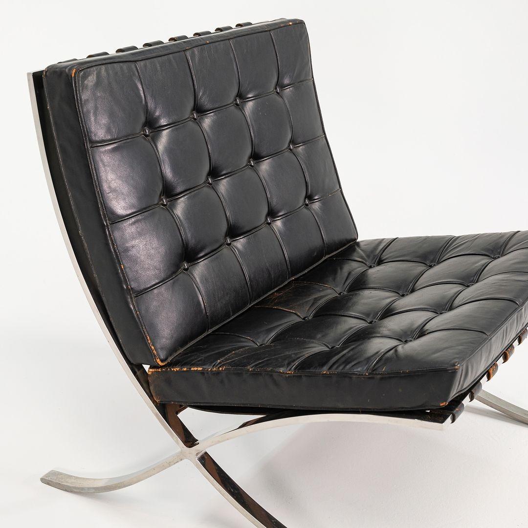 1960s Mies van der Rohe for Knoll Barcelona Chair in Black Distressed Leather For Sale 3
