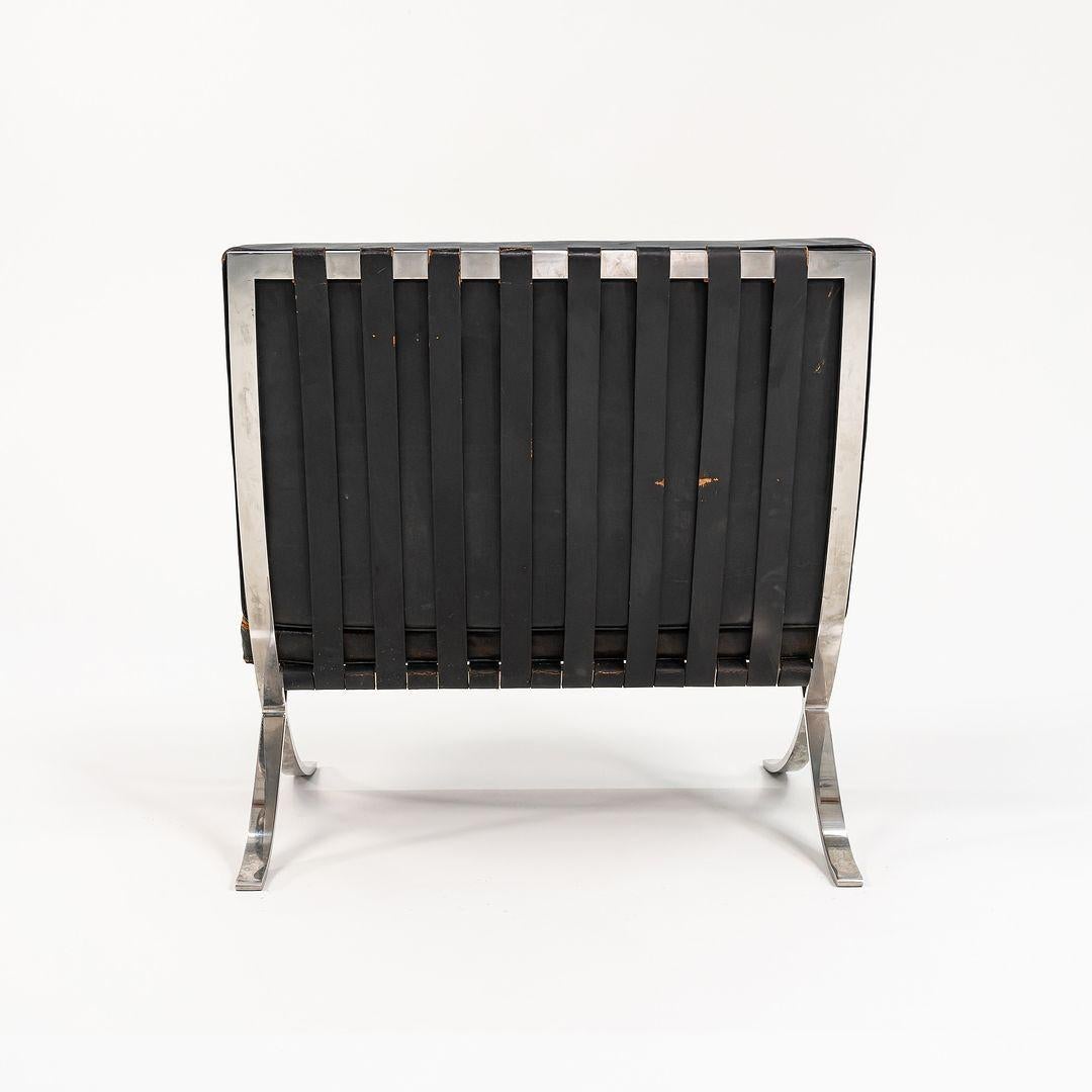 Milieu du XXe siècle 1960s Mies van der Rohe for Knoll Barcelona Chair in Black Distressed Leather (Chaise Barcelone Mies van der Rohe pour Knoll en cuir noir vieilli) en vente
