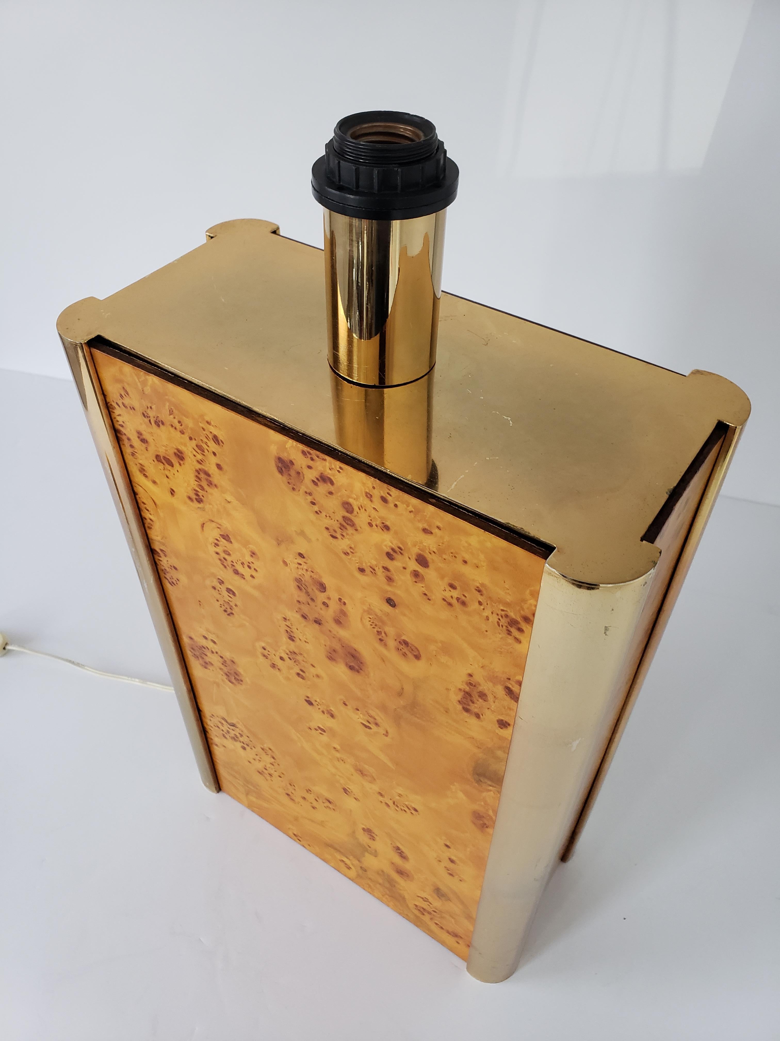 1960s Milo Baughman Style Burl Wood and Brass Tall Table Lamp, USA For Sale 2
