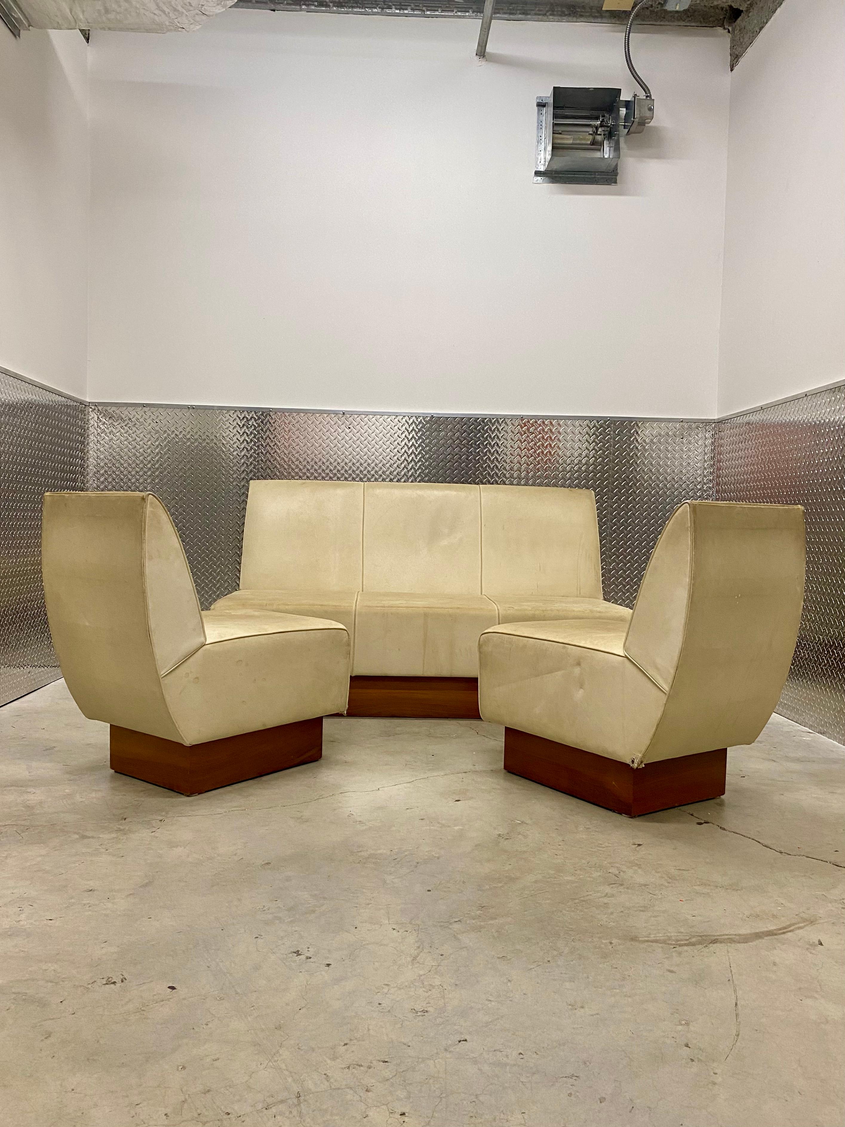 1960s Milo Baughman Leather Plinth Floating Sofa and Chairs, Set of 3 In Good Condition For Sale In Fort Lauderdale, FL