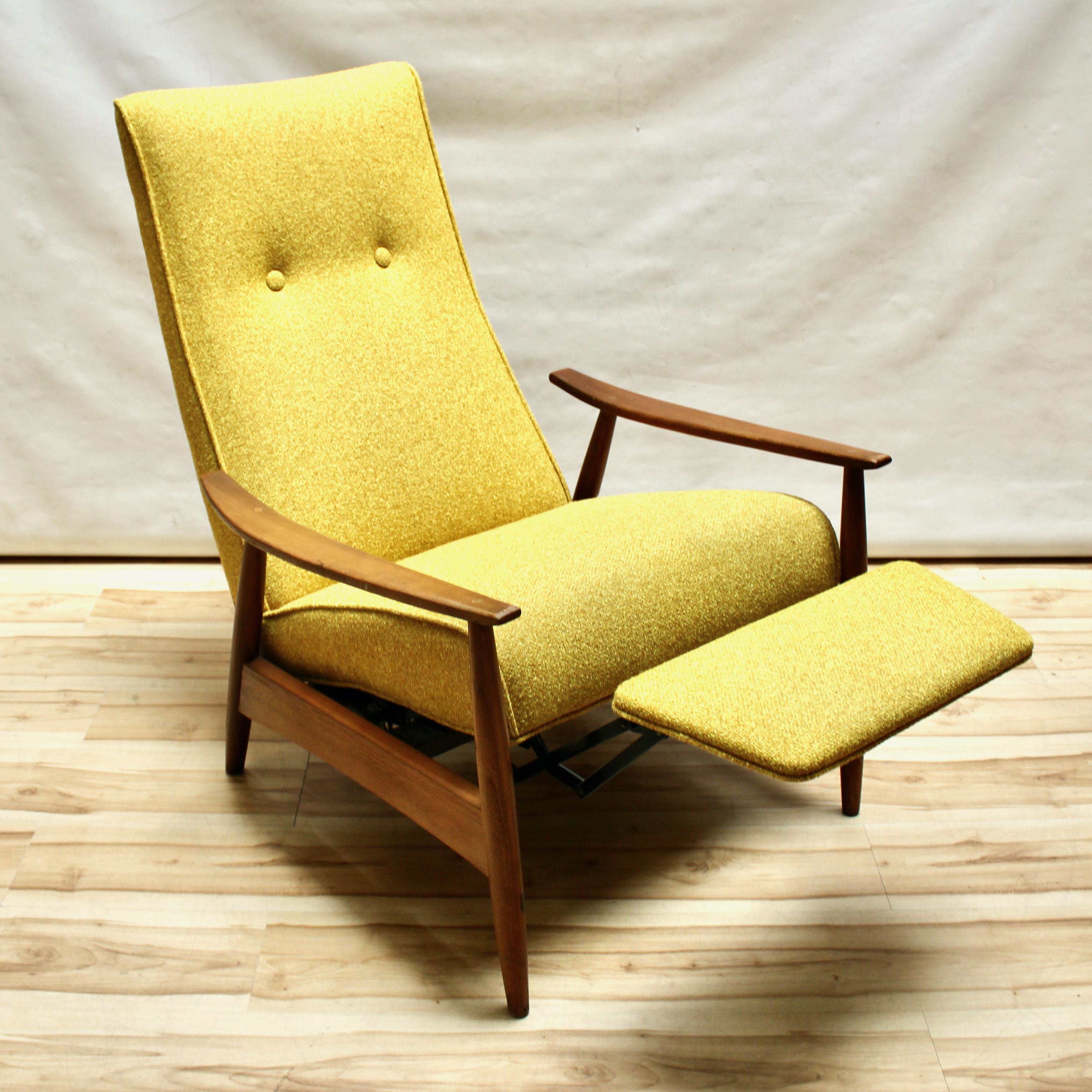 1960s Milo Baughman Model 74 reclining lounge. The chair has a wooden frame and the back and seat have been professionally reupholstered with new material, and the chair has an extendable footrest that fully retracts when upright. In excellent