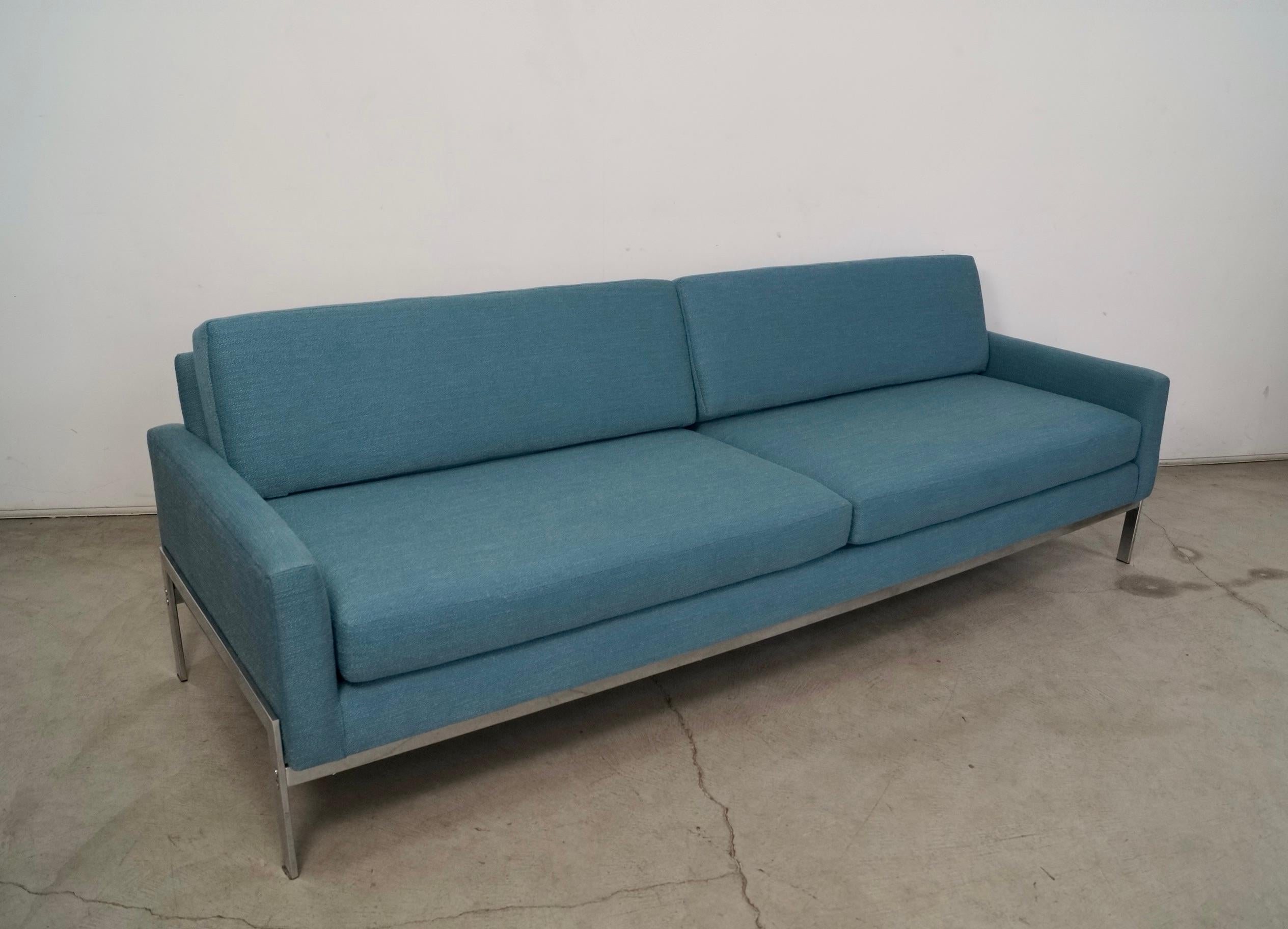 Sofá largo con base cromada estilo Milo Baughman, años 60 en venta 6