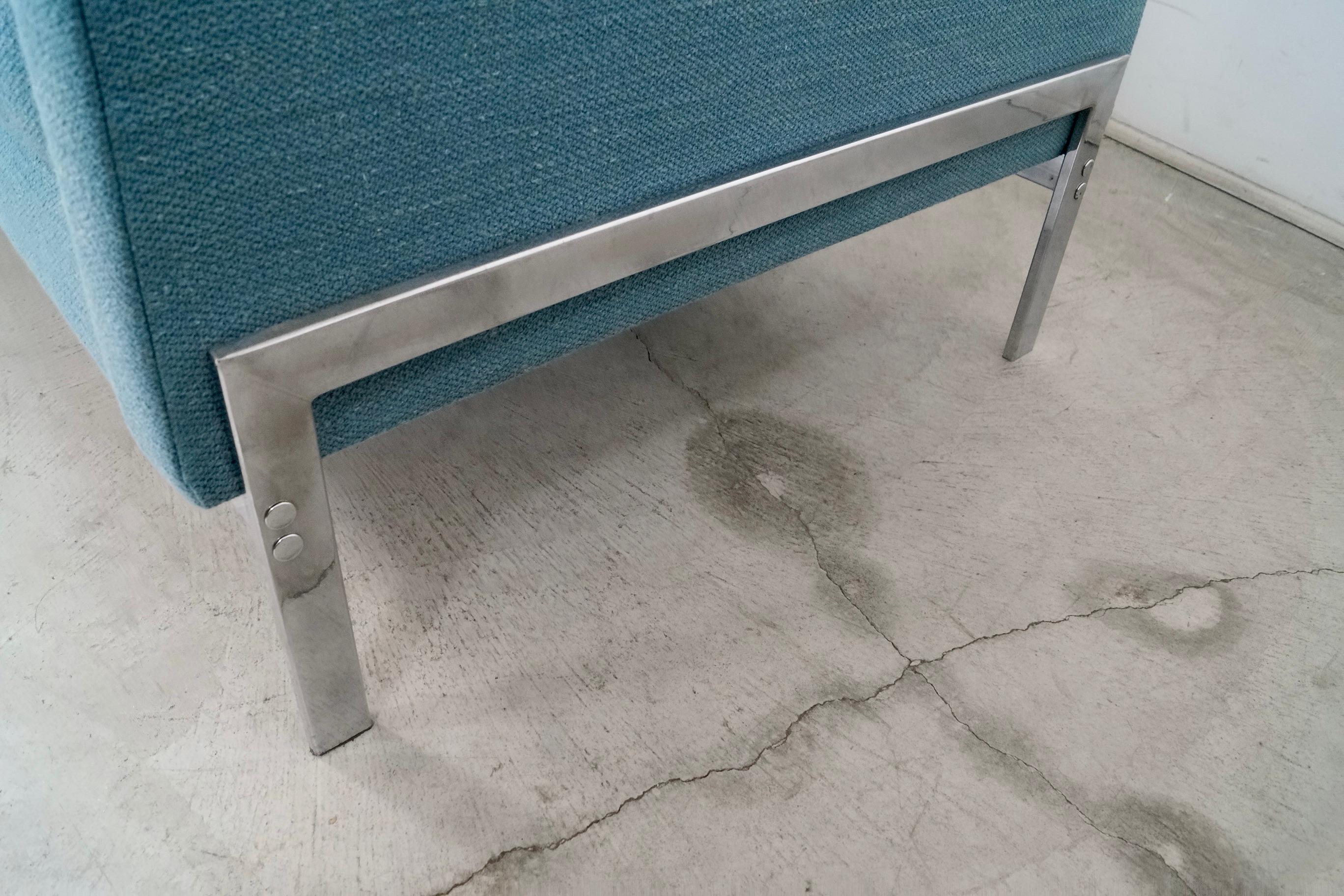 Sofá largo con base cromada estilo Milo Baughman, años 60 en venta 10