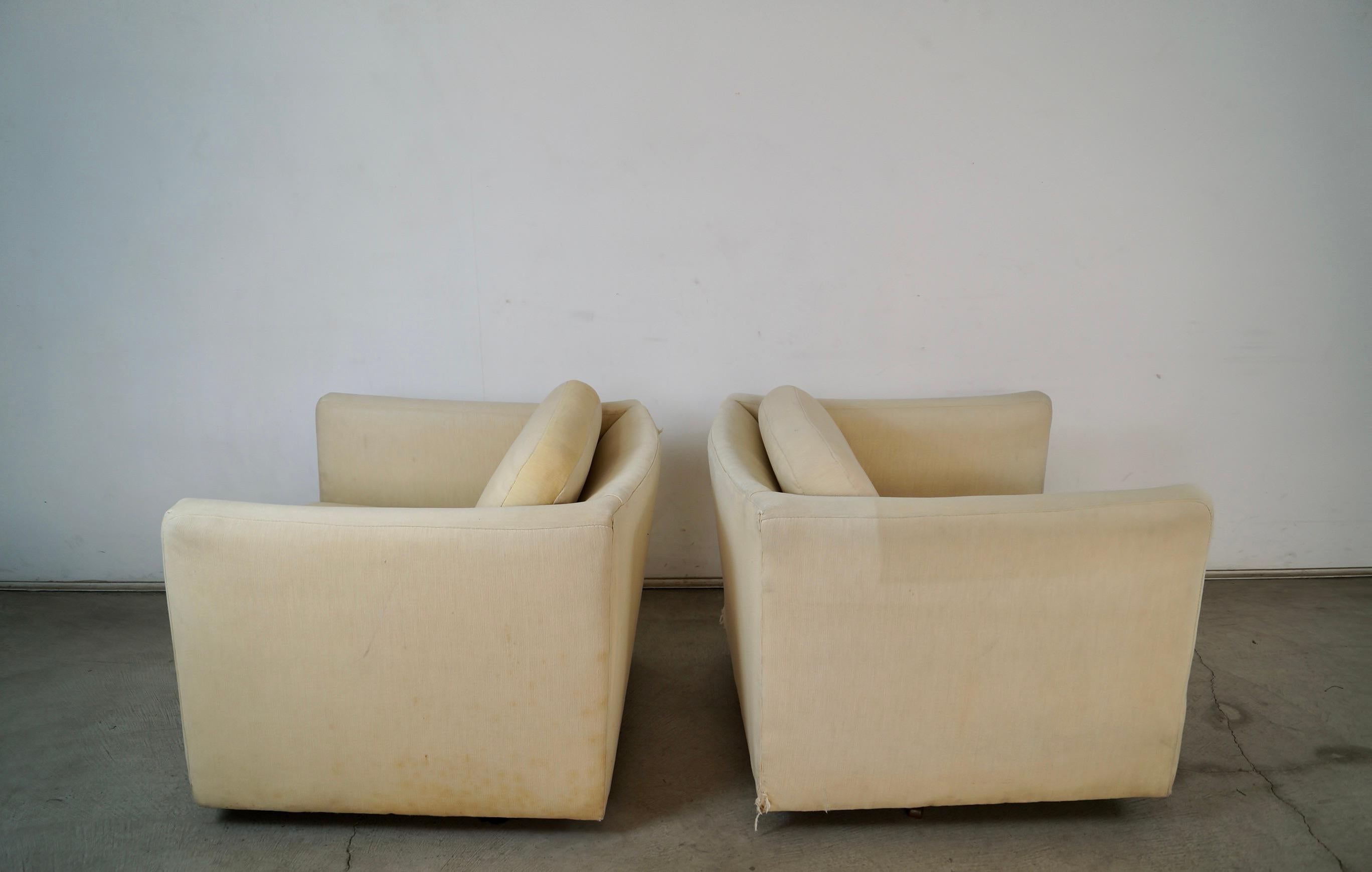 1960's Milo Baughman Style Mid-Century Modern Swivel Club Lounge Chairs - a Pair in vendita 1