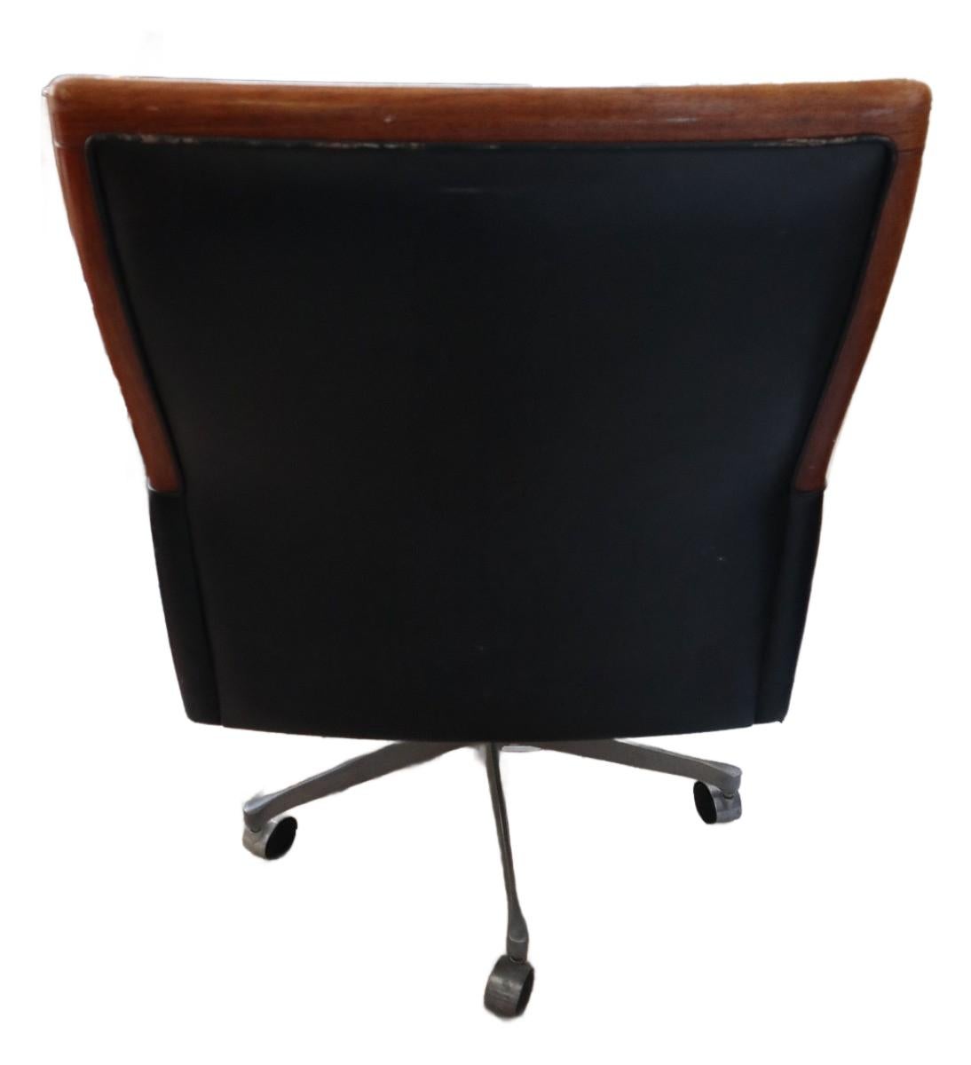 1960s Minerva Executive Chair in Leather & Rosewood by Torbjorn Afdal im Angebot 4