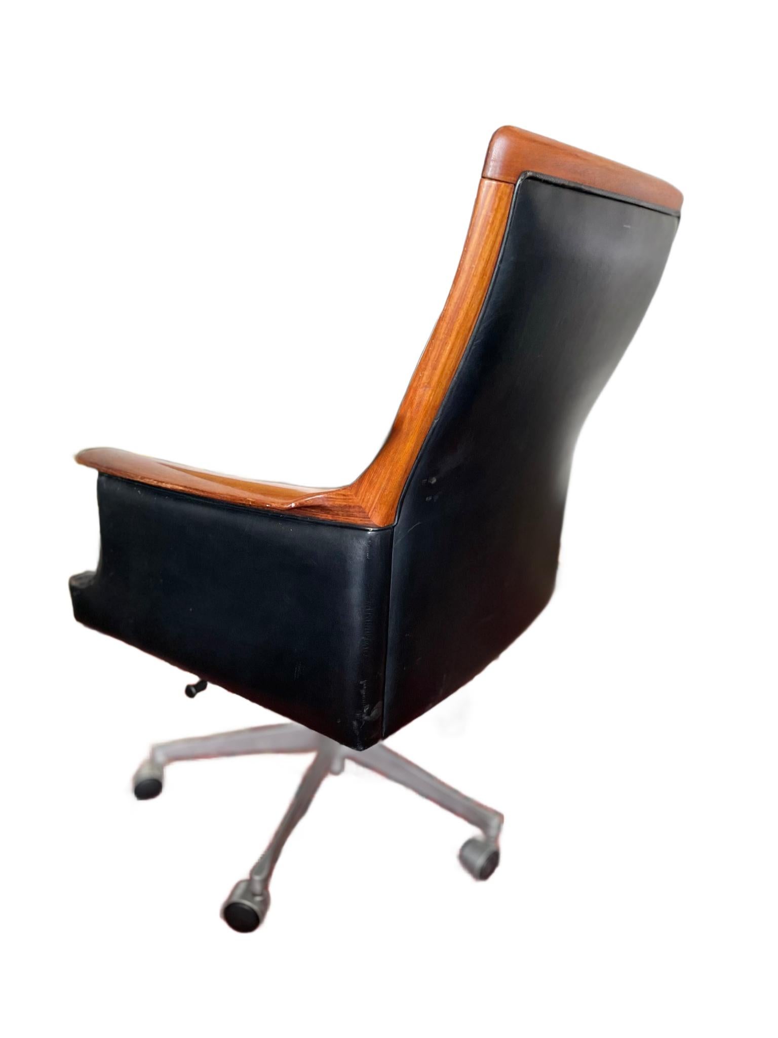 Silla ejecutiva Minerva de cuero y palisandro de los años 60, por Torbjorn Afdal en venta 5