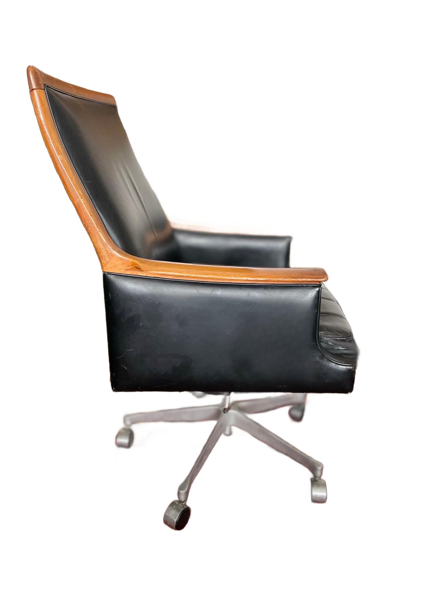 Silla ejecutiva Minerva de cuero y palisandro de los años 60, por Torbjorn Afdal en venta 7