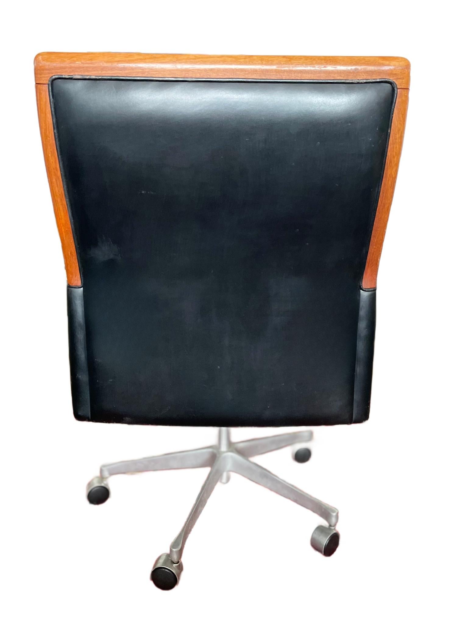 Silla ejecutiva Minerva de cuero y palisandro de los años 60, por Torbjorn Afdal Moderno de mediados de siglo en venta