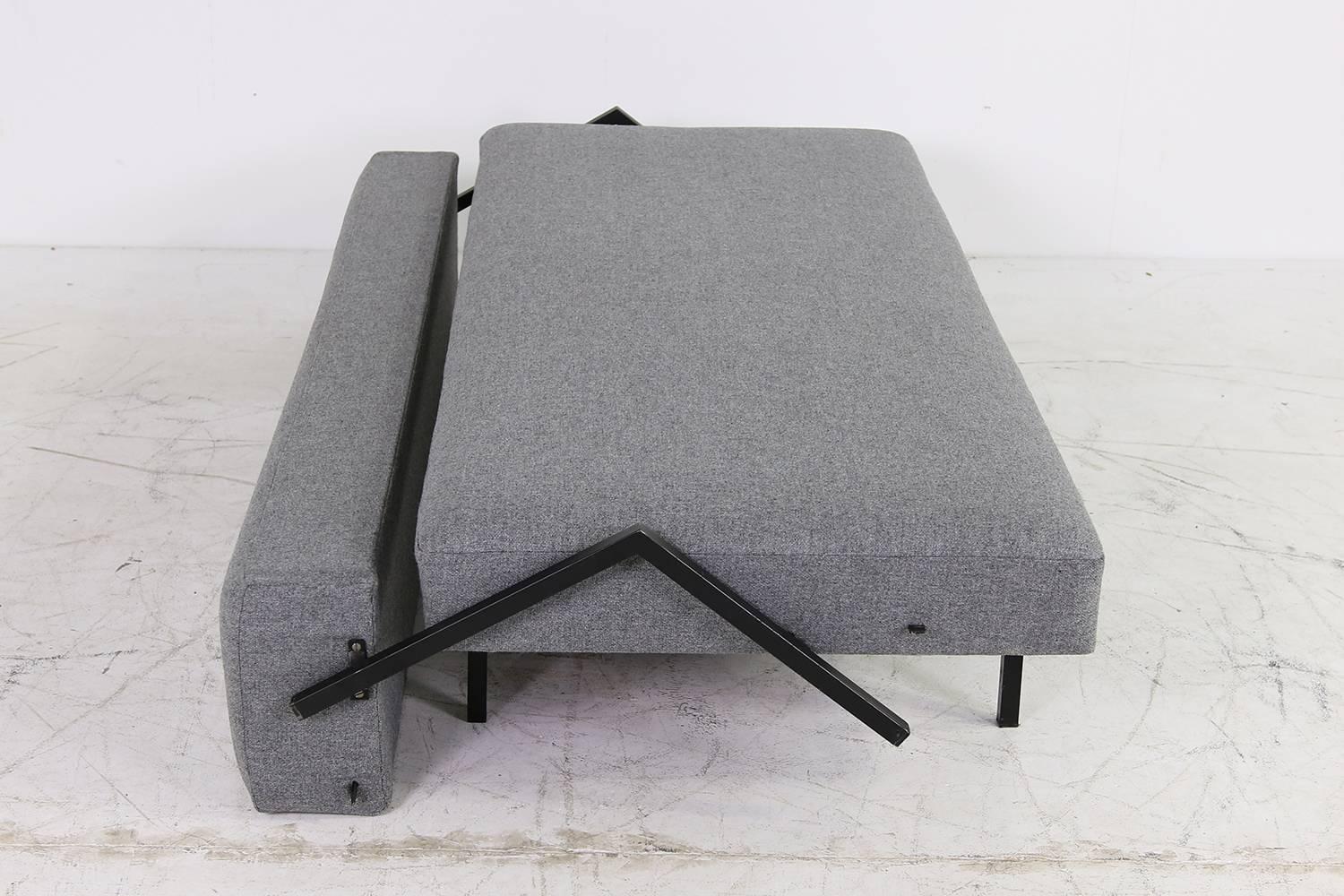Mid-20th Century 1960s Minimalist Daybed, Metal Base, New Upholstery, Grey Fabric, Midcentury For Sale