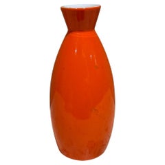 Vaso arancione minimalista degli anni '60 Bottiglia di sake Giappone