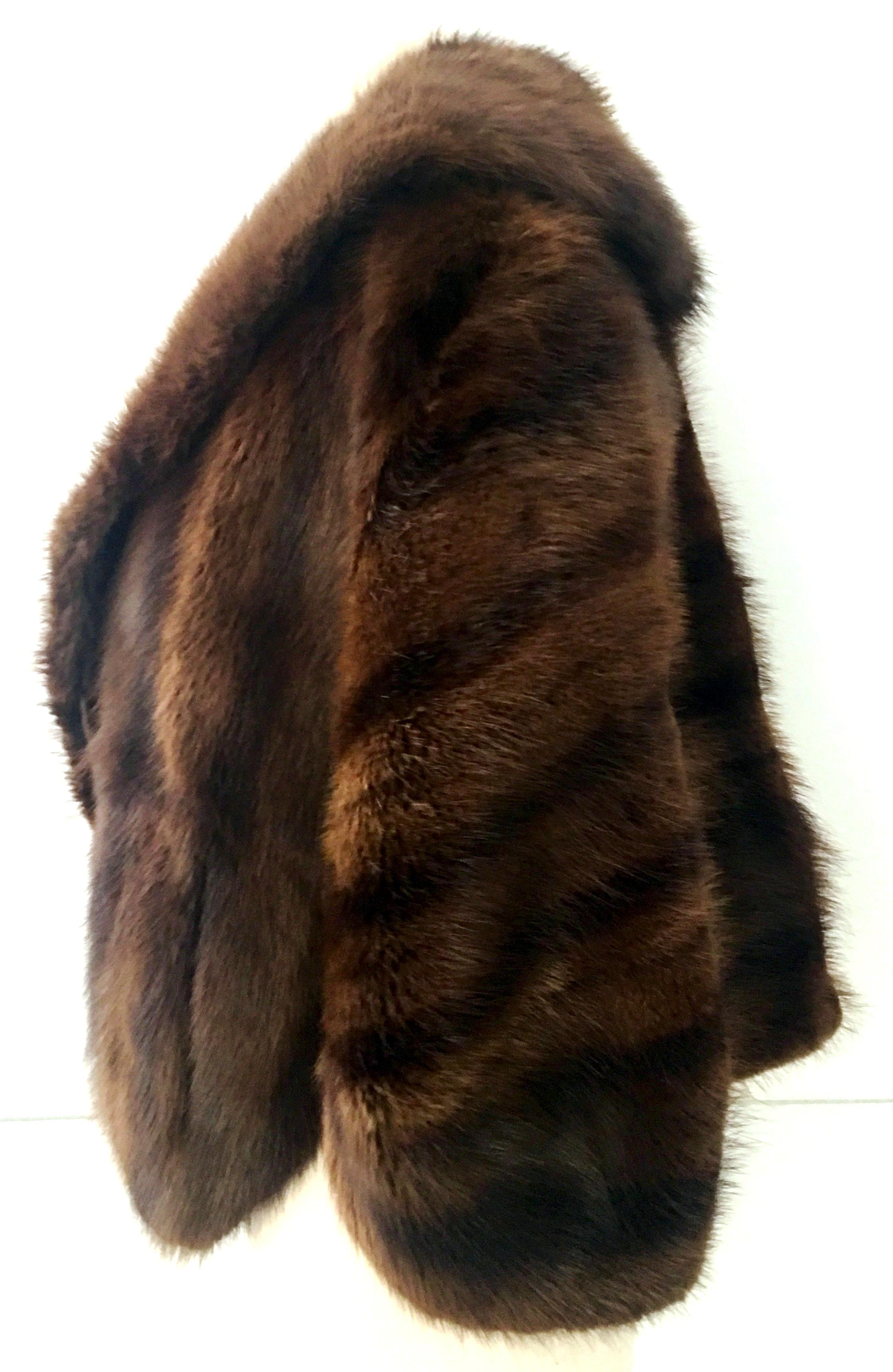 1960'S Mink Fur Capelet By, Joseph Noonan Furs. This fine quality, high sheen soft and luxurious mink capelet features a generous roll over collar and two exterior side pockets. Fully lined with the original furrier tag in tact, Joeseph Noonan